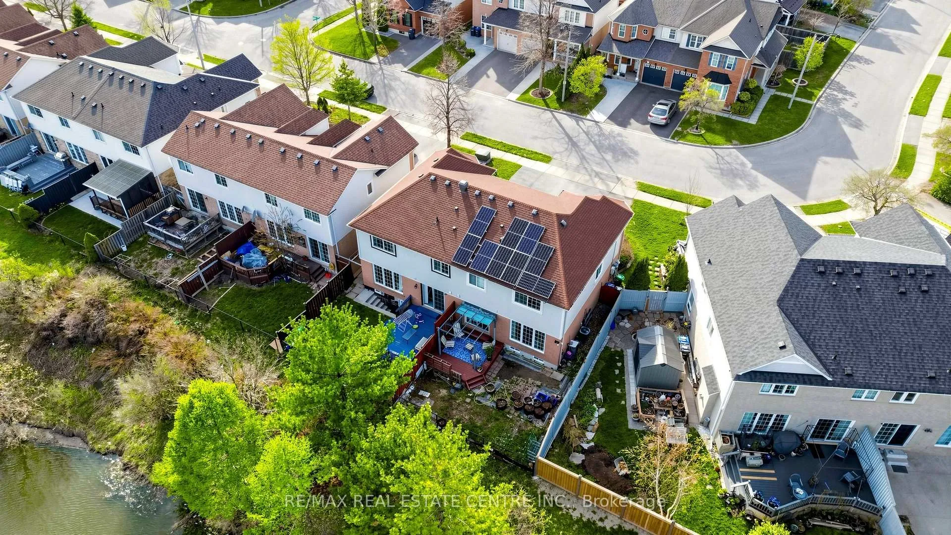 Photo 45 of 80 Sweetwood Circle, Brampton, Fletcher's Meadow — HOMEH