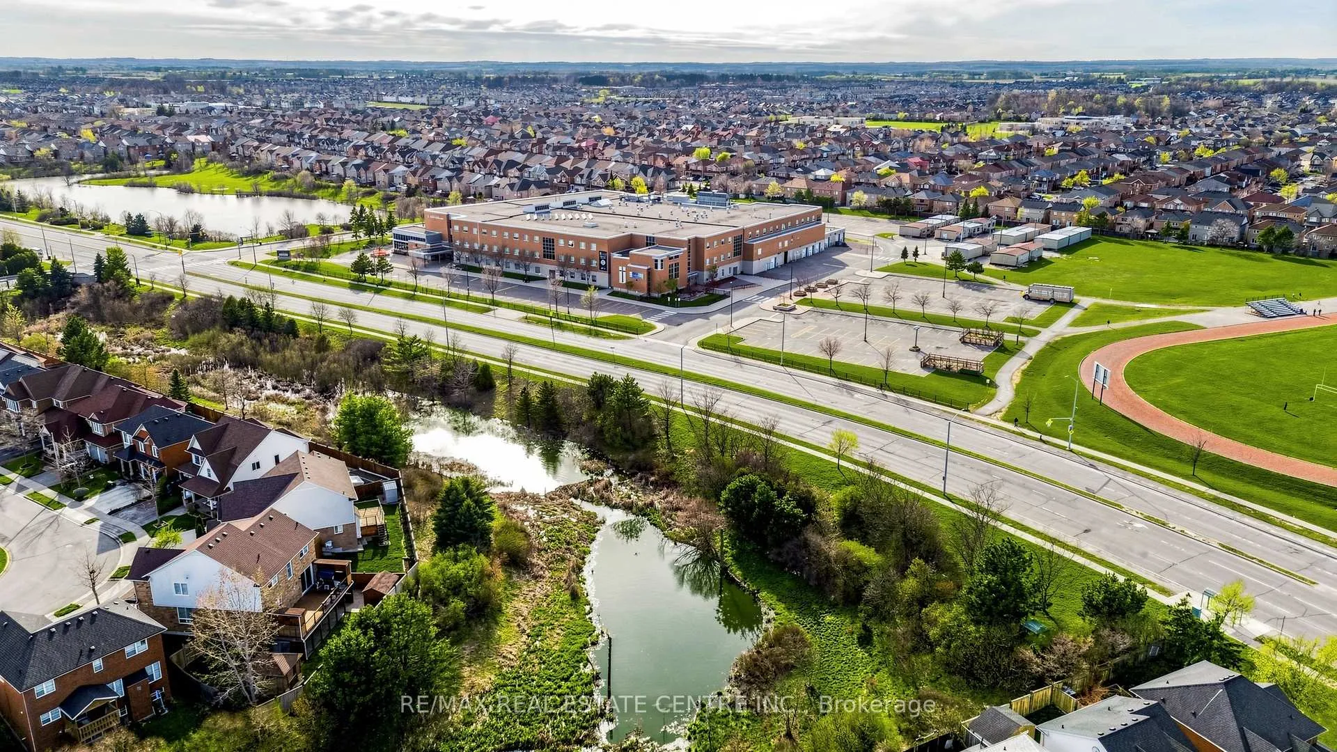 Photo 46 of 80 Sweetwood Circle, Brampton, Fletcher's Meadow — HOMEH