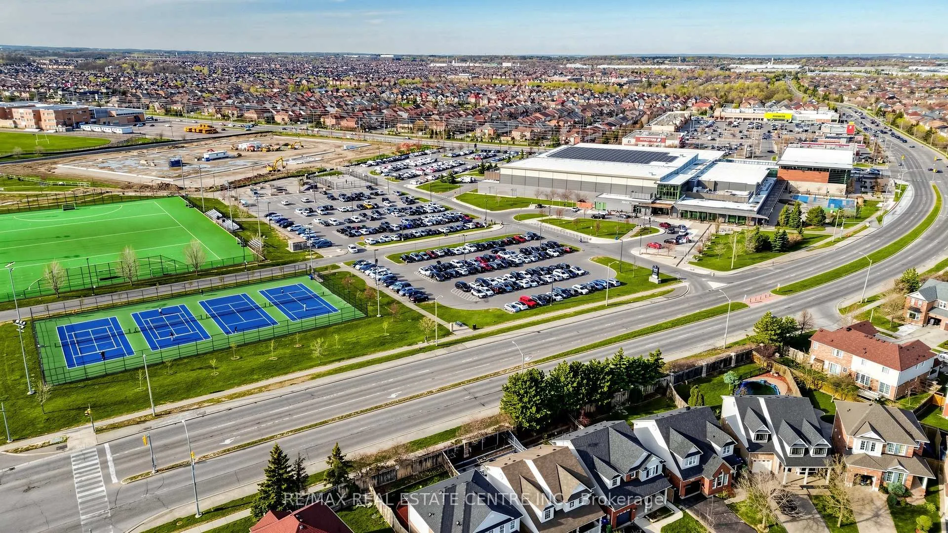 Photo 47 of 80 Sweetwood Circle, Brampton, Fletcher's Meadow — HOMEH