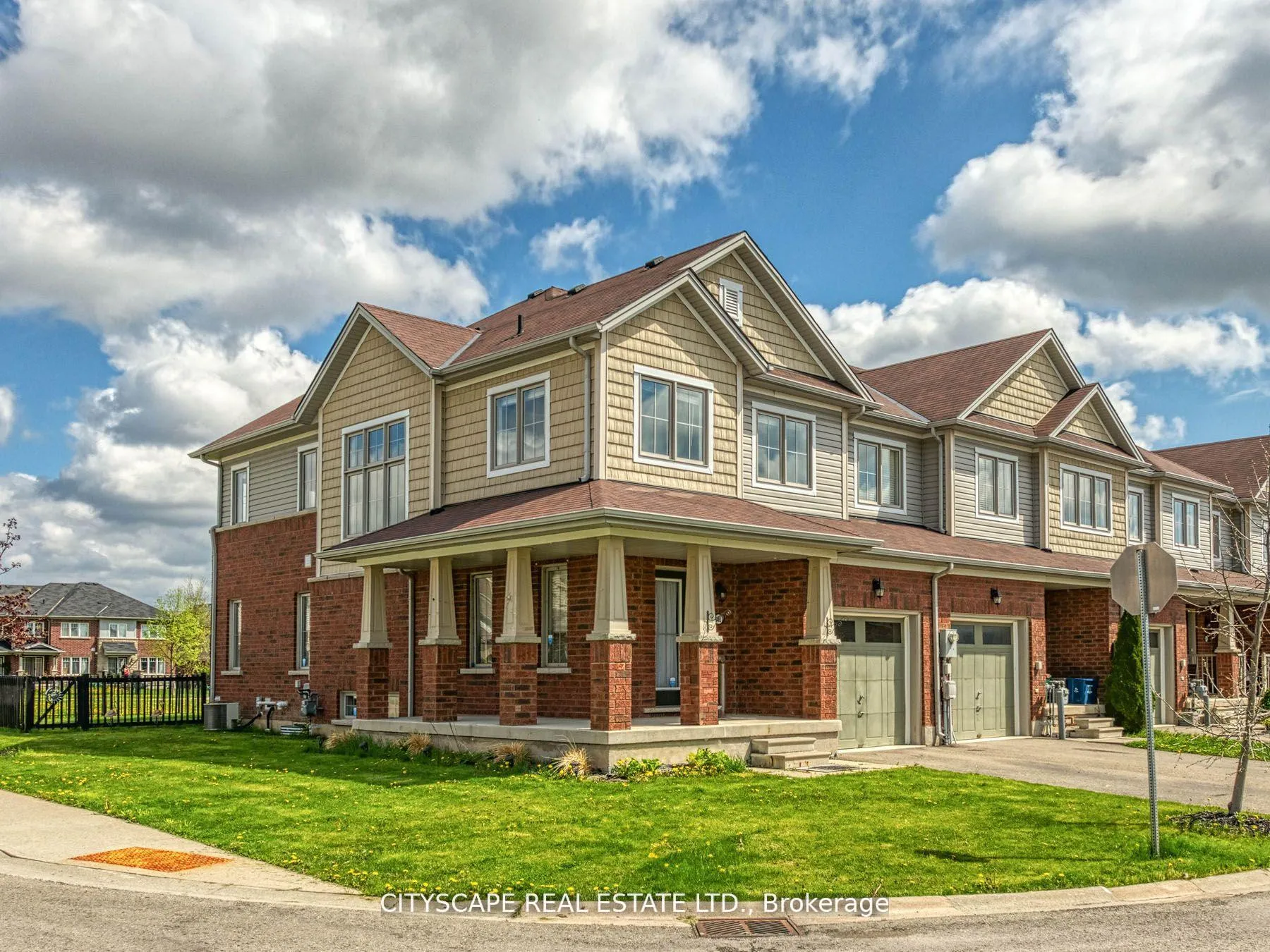 Photo 2 of 8485 Primrose Lane, Niagara Falls, Brown — HOMEH