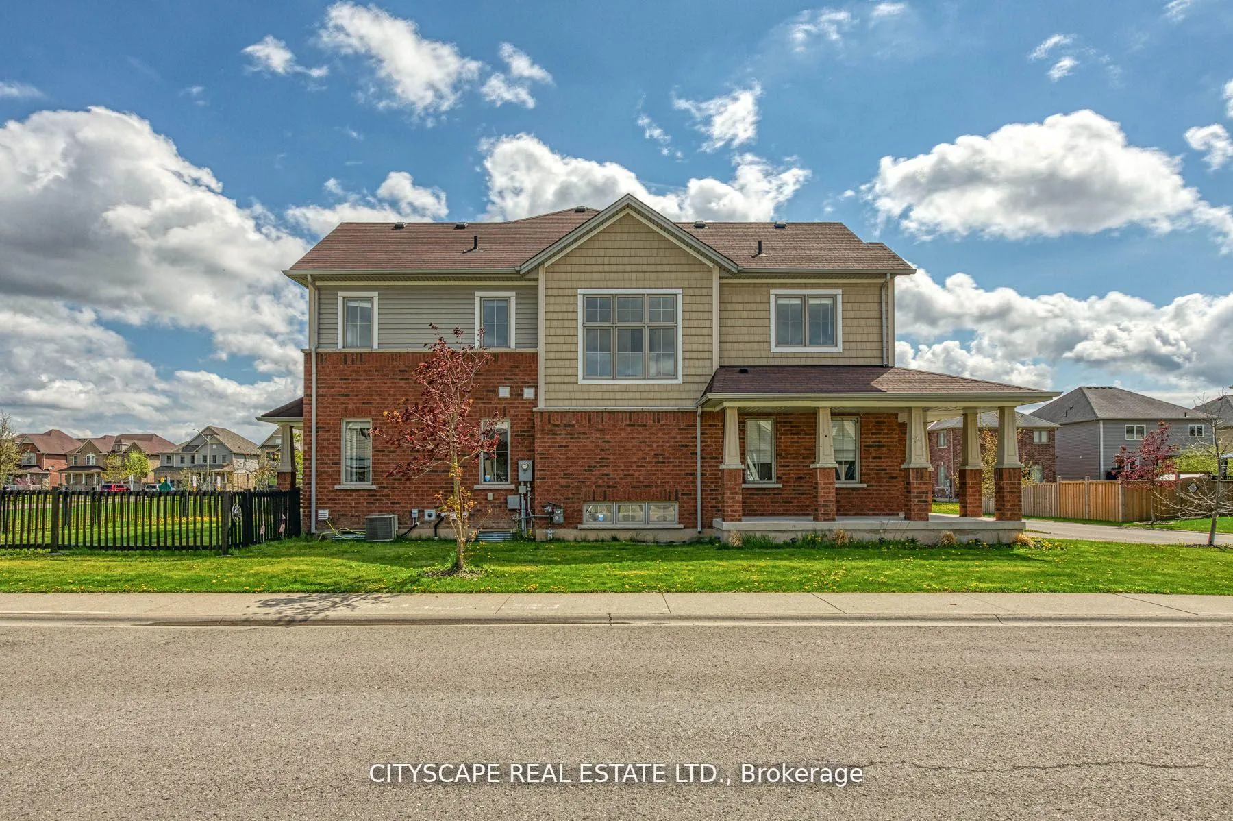 Photo 5 of 8485 Primrose Lane, Niagara Falls, Brown — HOMEH