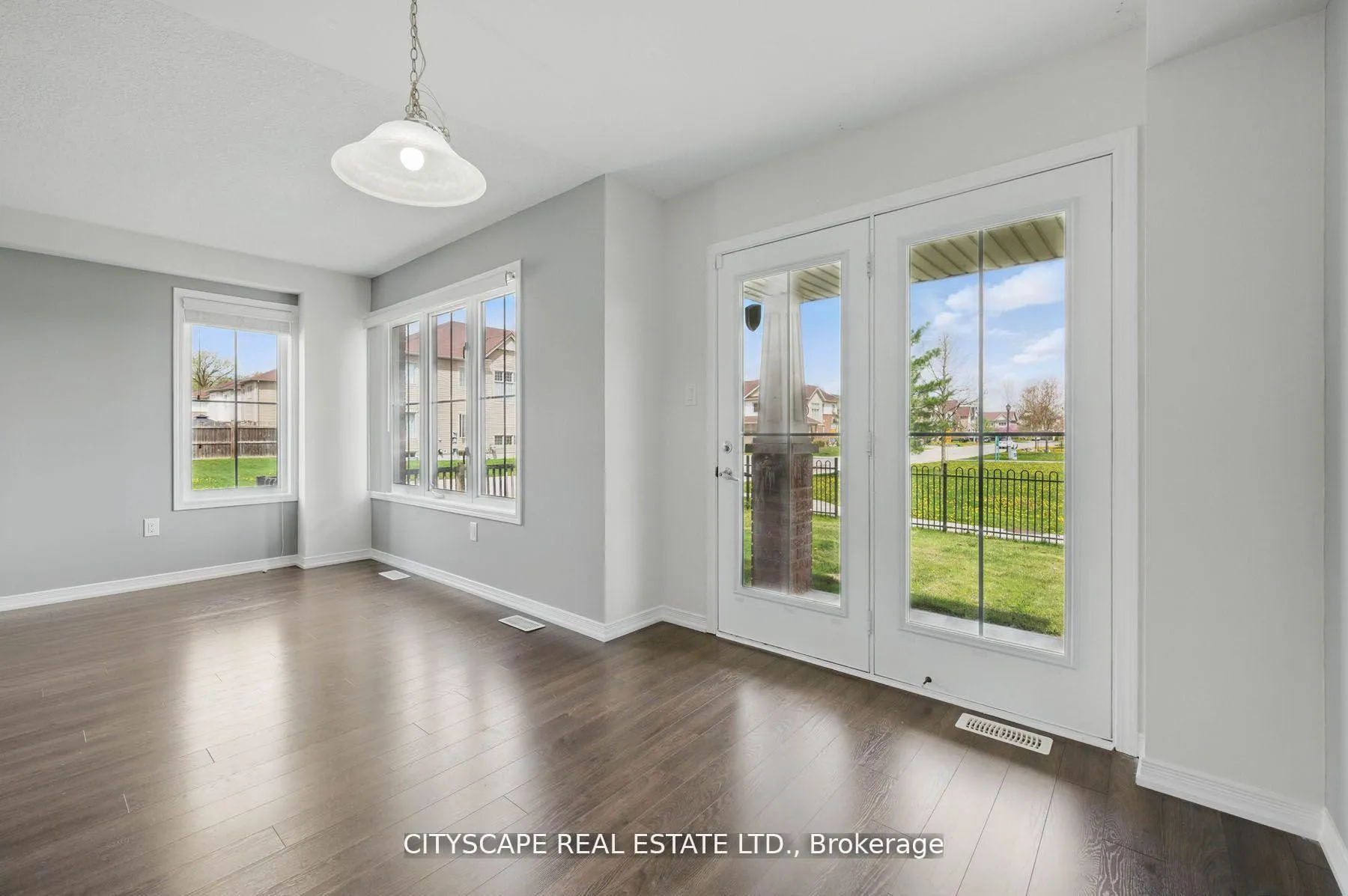 Photo 12 of 8485 Primrose Lane, Niagara Falls, Brown — HOMEH