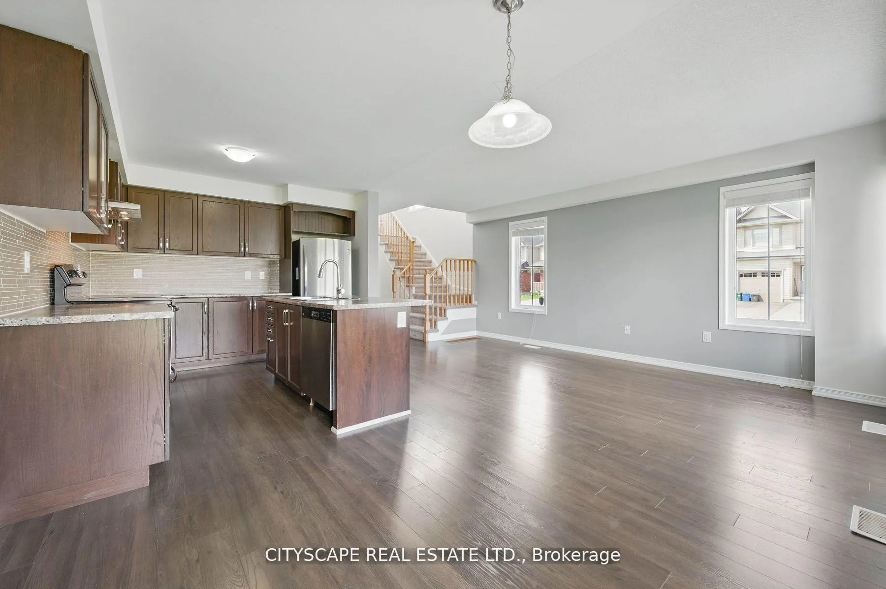 Photo 13 of 8485 Primrose Lane, Niagara Falls, Brown — HOMEH