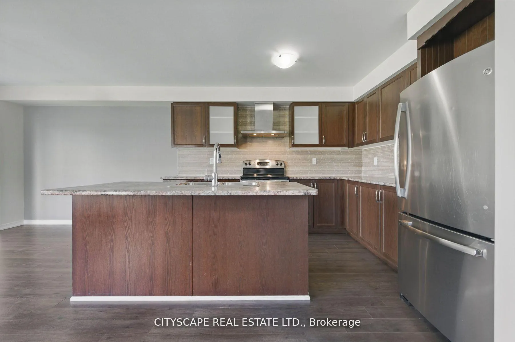 Photo 14 of 8485 Primrose Lane, Niagara Falls, Brown — HOMEH