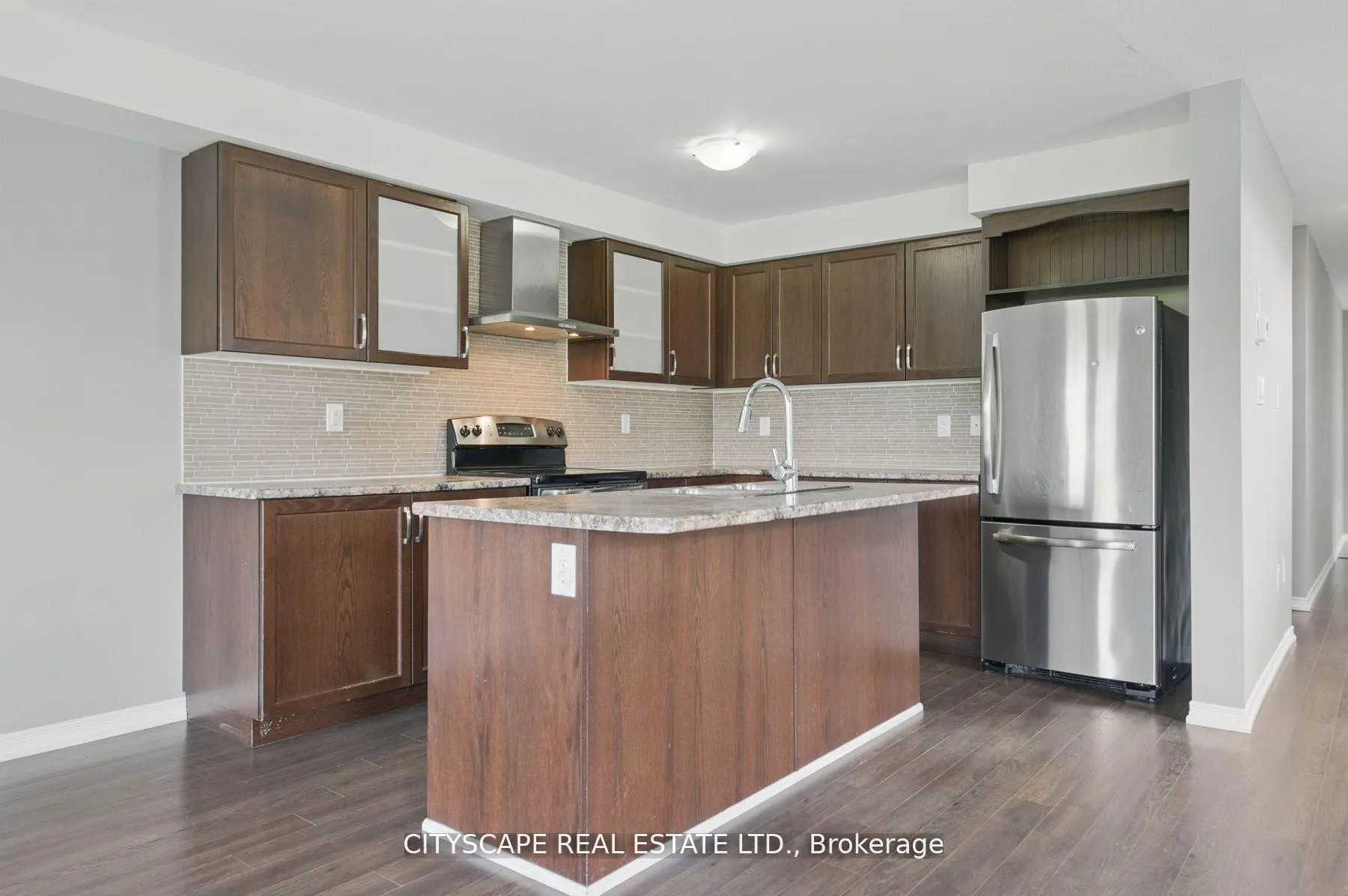 Photo 18 of 8485 Primrose Lane, Niagara Falls, Brown — HOMEH