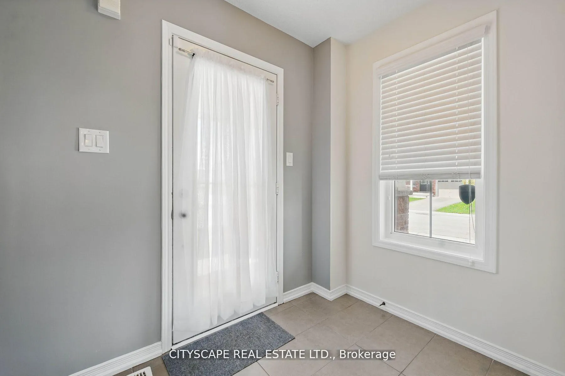 Photo 20 of 8485 Primrose Lane, Niagara Falls, Brown — HOMEH