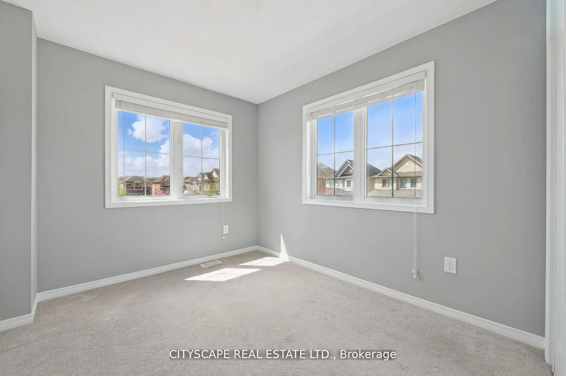 Photo 32 of 8485 Primrose Lane, Niagara Falls, Brown — HOMEH