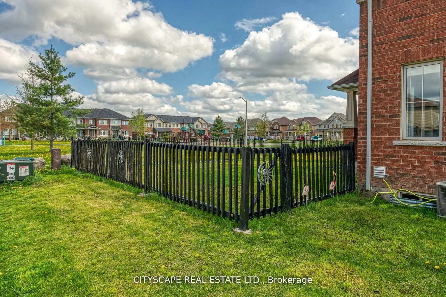 Photo 38 of 8485 Primrose Lane, Niagara Falls, Brown — HOMEH