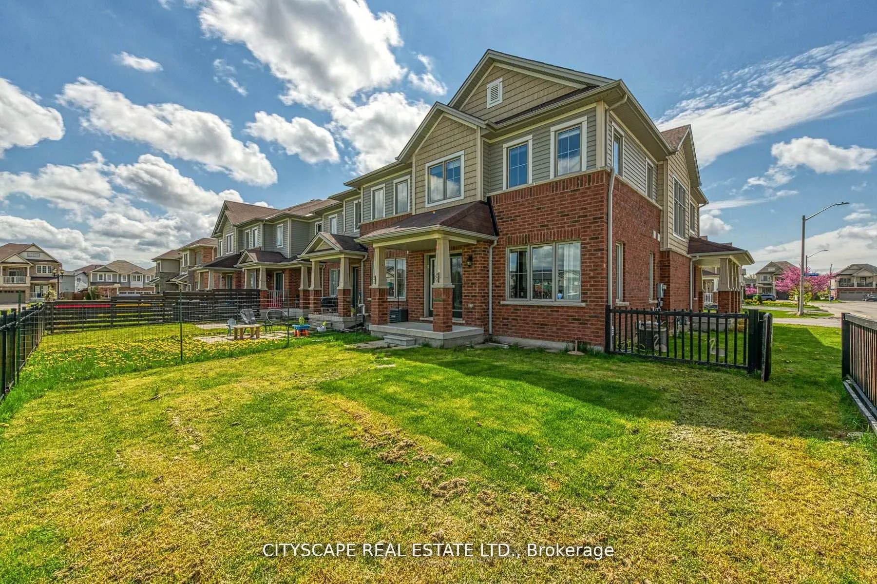 Photo 42 of 8485 Primrose Lane, Niagara Falls, Brown — HOMEH