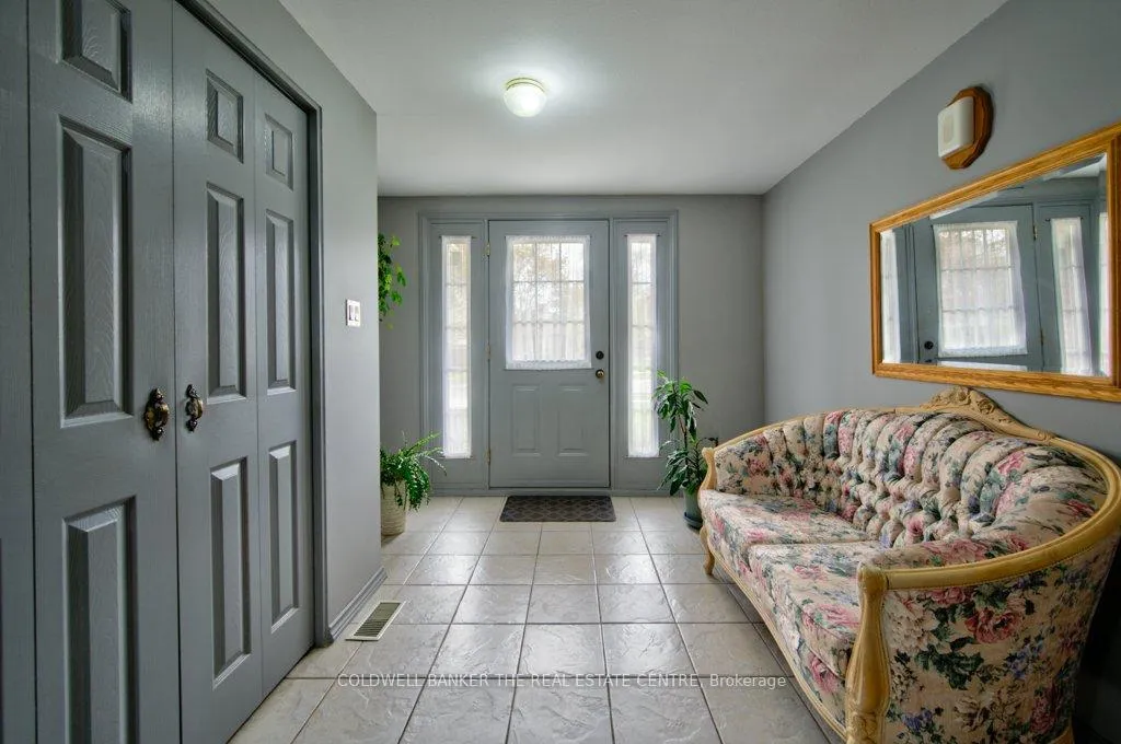 Photo 4 of 34 Westwood Crescent, Kitchener — HOMEH