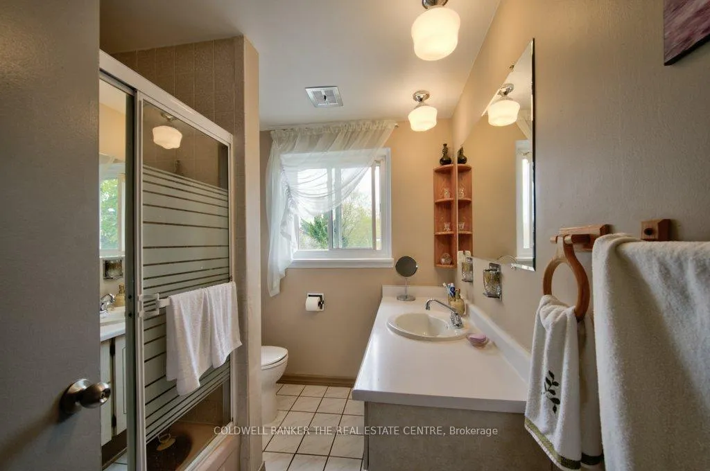 Photo 21 of 34 Westwood Crescent, Kitchener — HOMEH