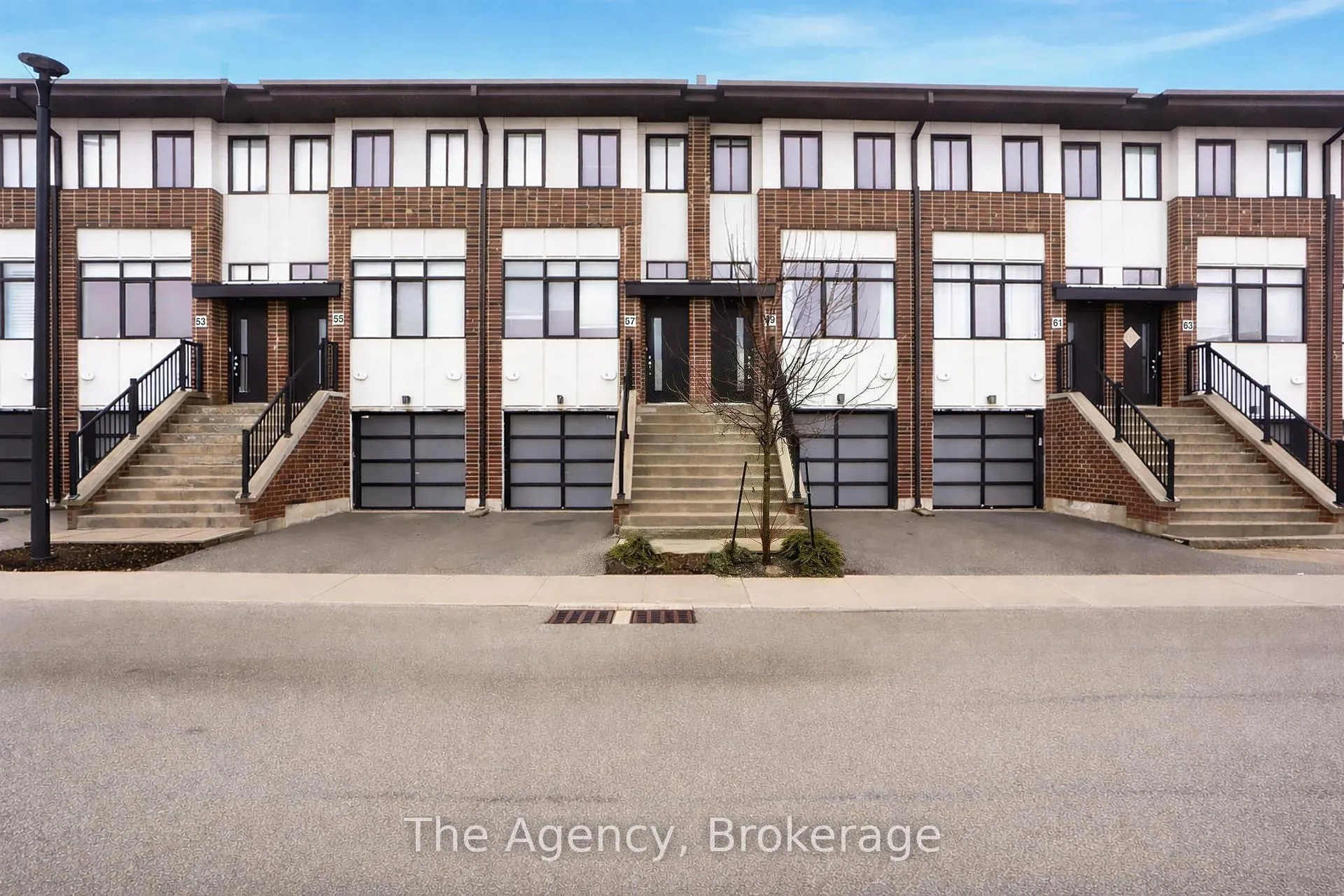 Photo 2 of 59 Markle Crescent, Hamilton, Ancaster — HOMEH