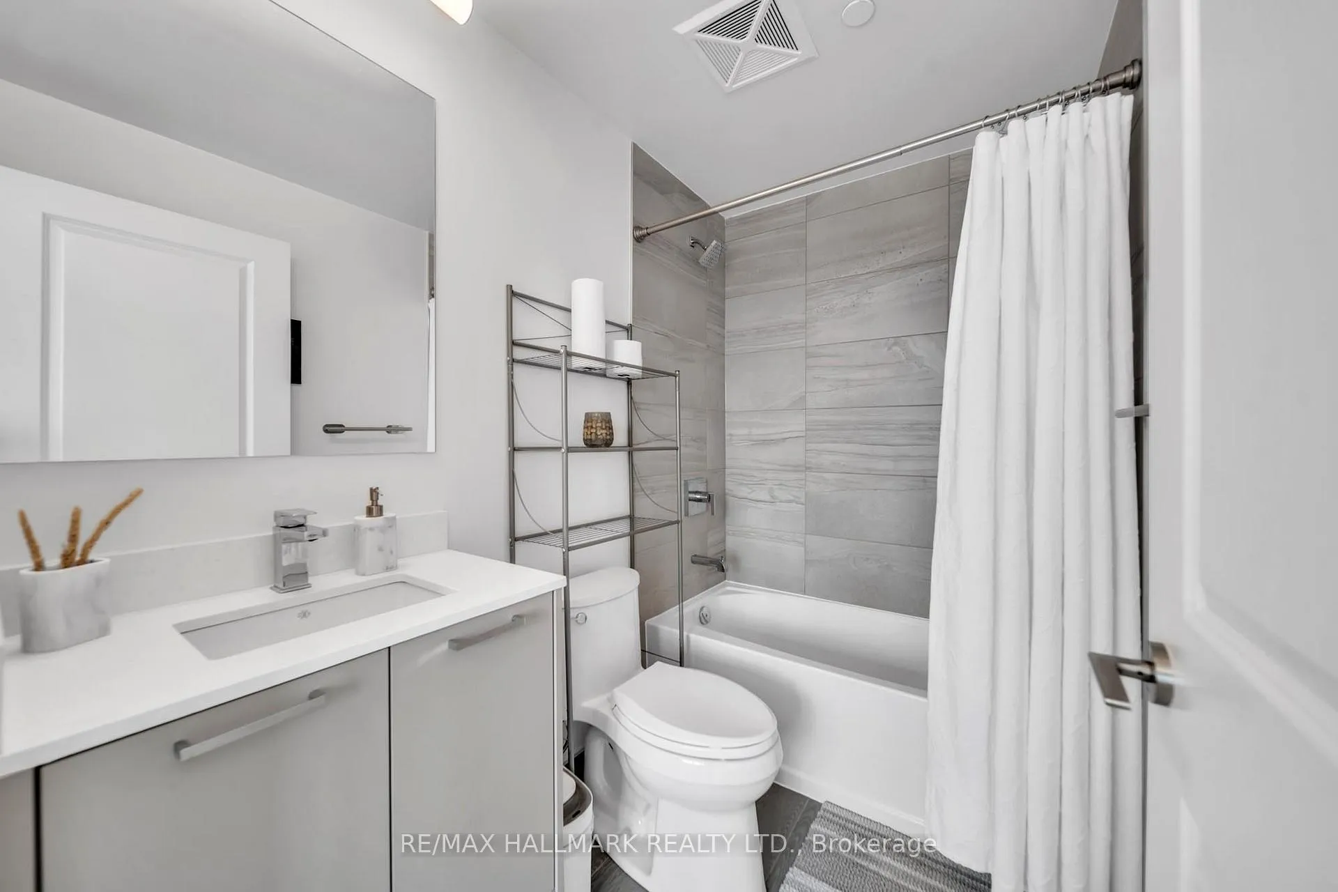 Photo 15 of Unit 1506, 120 Eagle Rock Way, Vaughan, Rural Vaughan — HOMEH