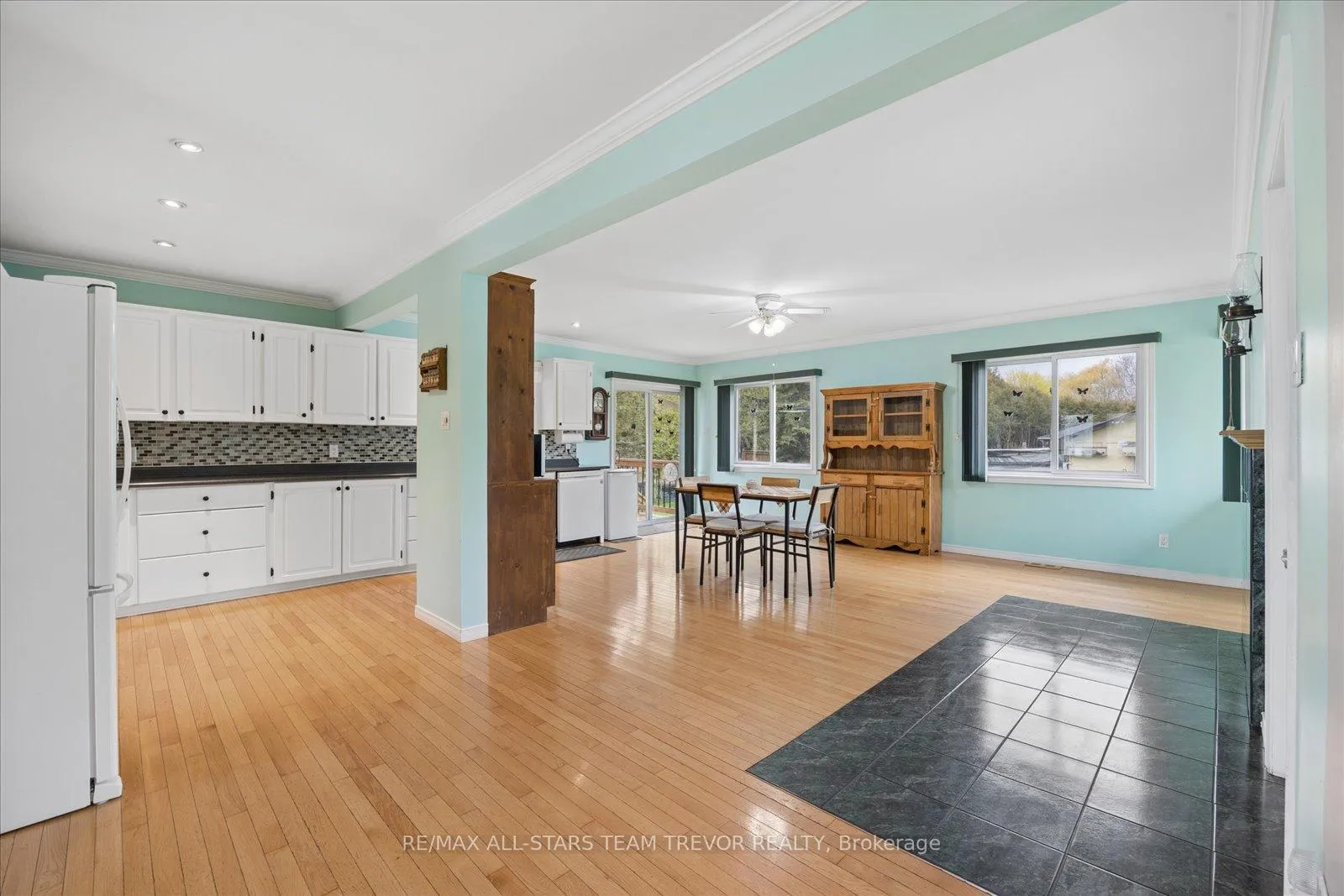 Photo 6 of 388 Winnifred Drive, Georgina, Keswick South — HOMEH