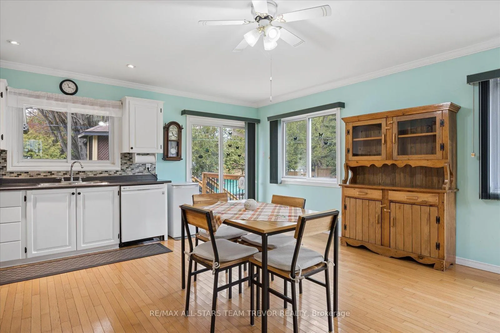Photo 7 of 388 Winnifred Drive, Georgina, Keswick South — HOMEH