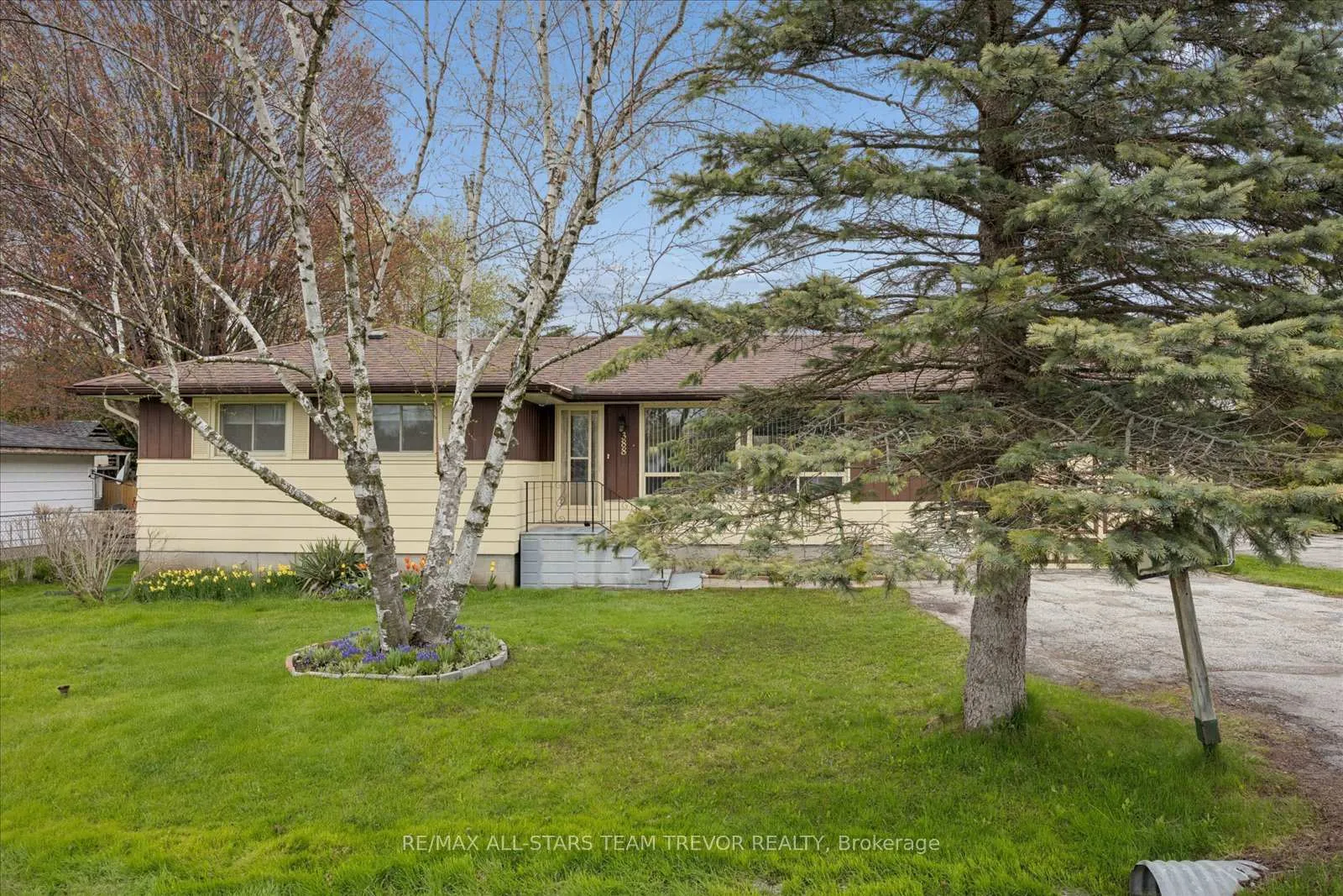 Photo 23 of 388 Winnifred Drive, Georgina, Keswick South — HOMEH