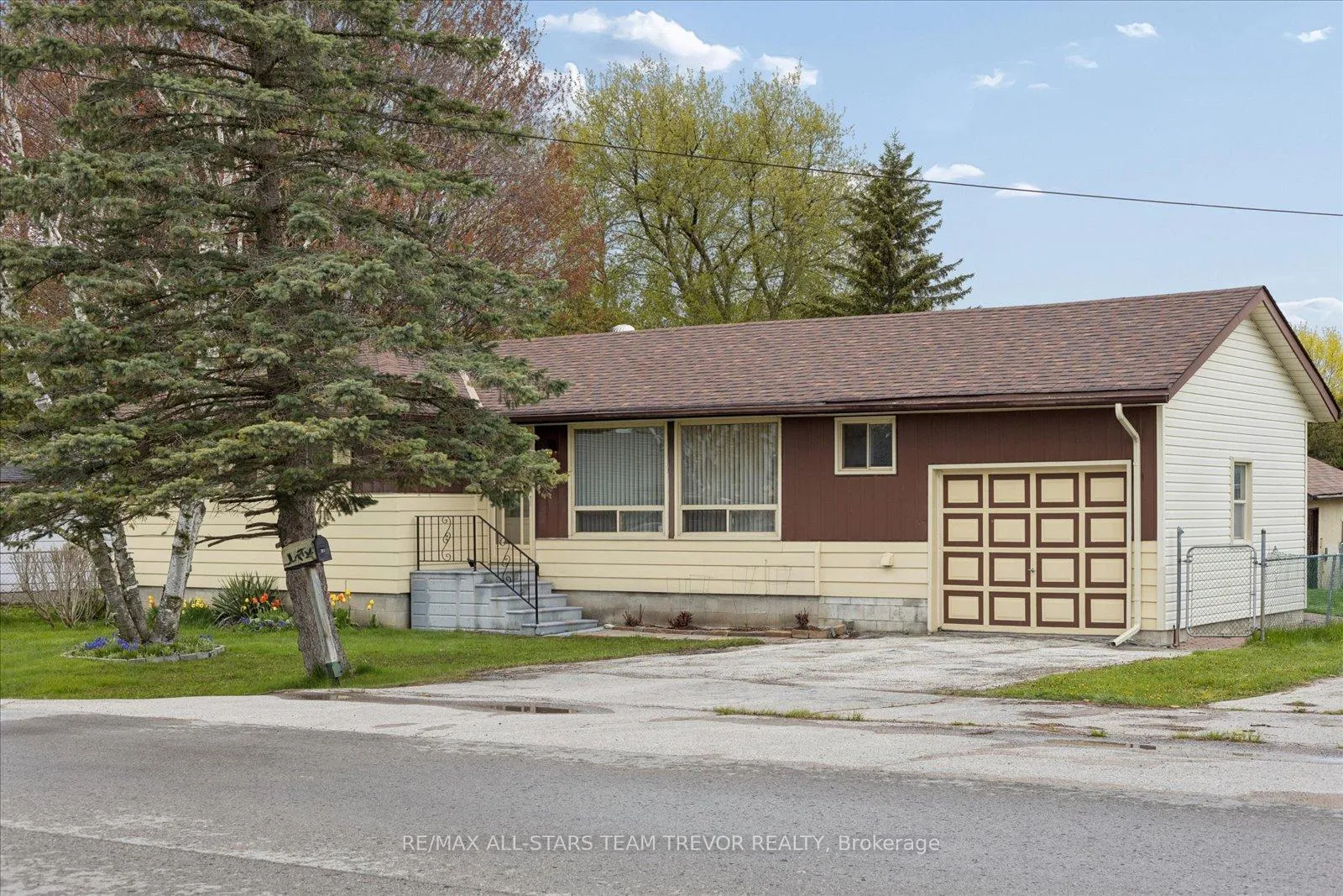 Photo 24 of 388 Winnifred Drive, Georgina, Keswick South — HOMEH