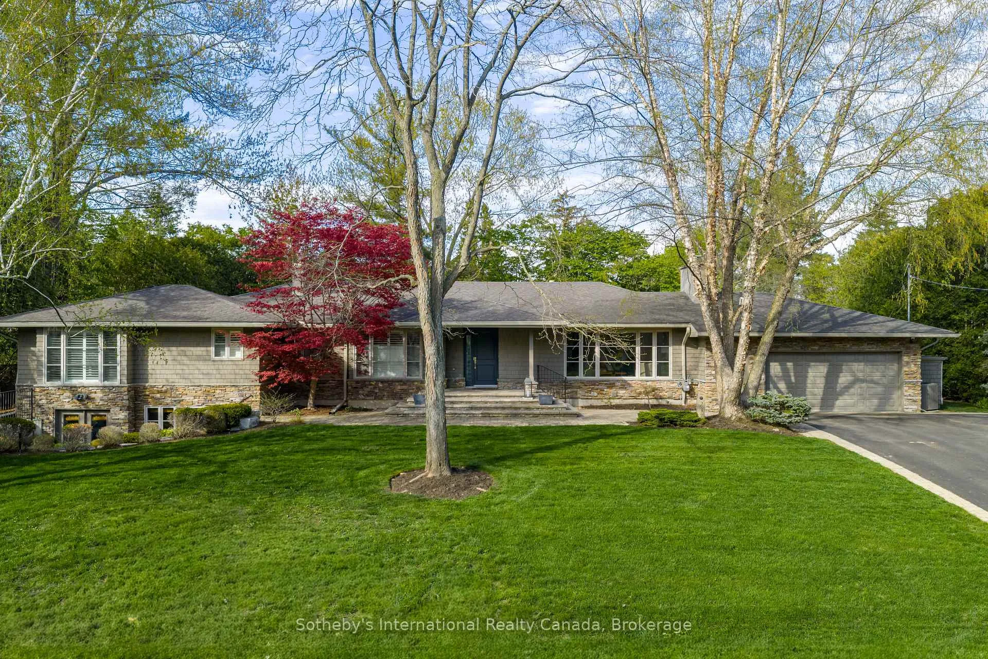 Photo 1 of 237 Burgundy Drive, Oakville, Morrison — HOMEH