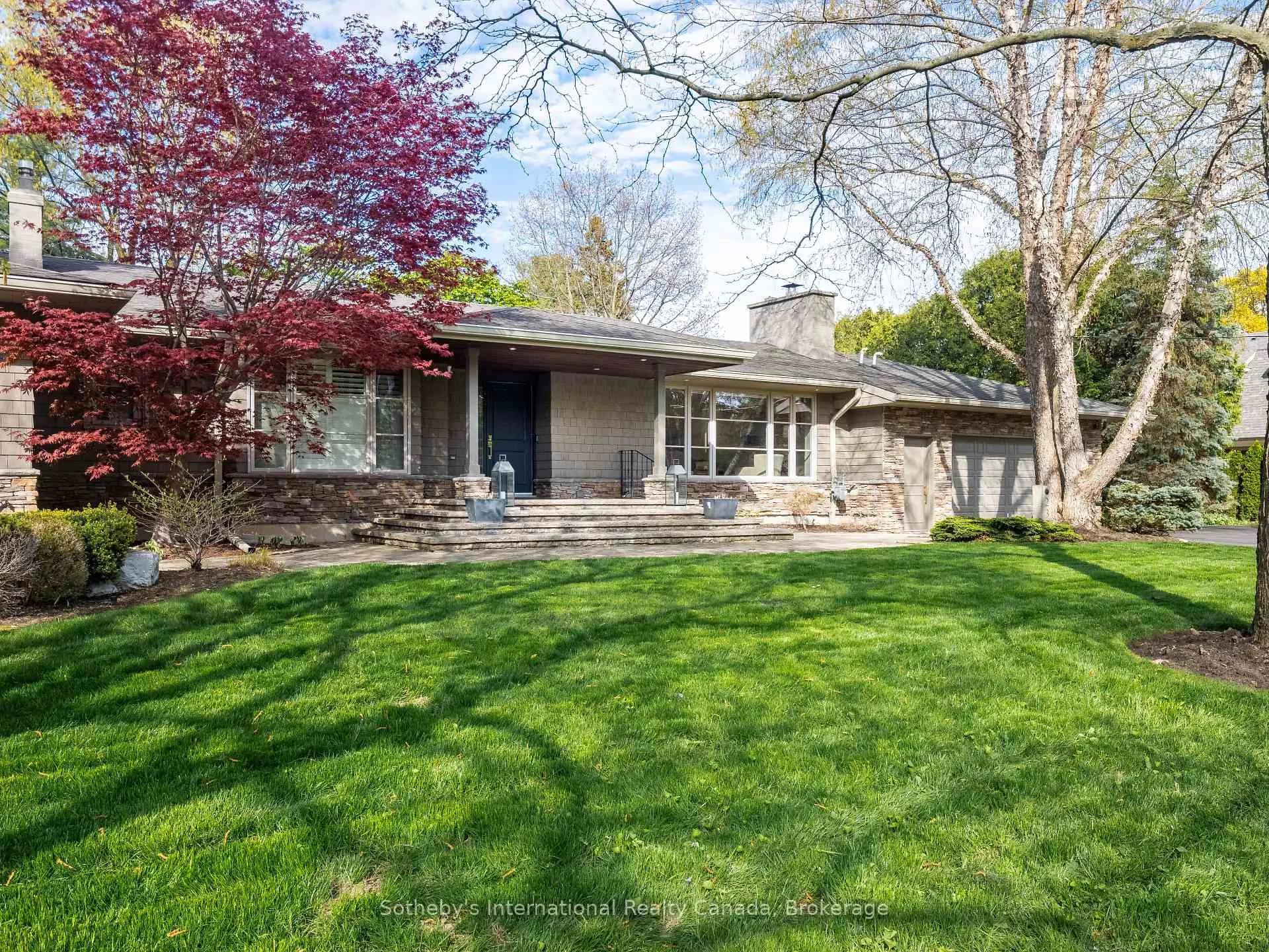 Photo 3 of 237 Burgundy Drive, Oakville, Morrison — HOMEH