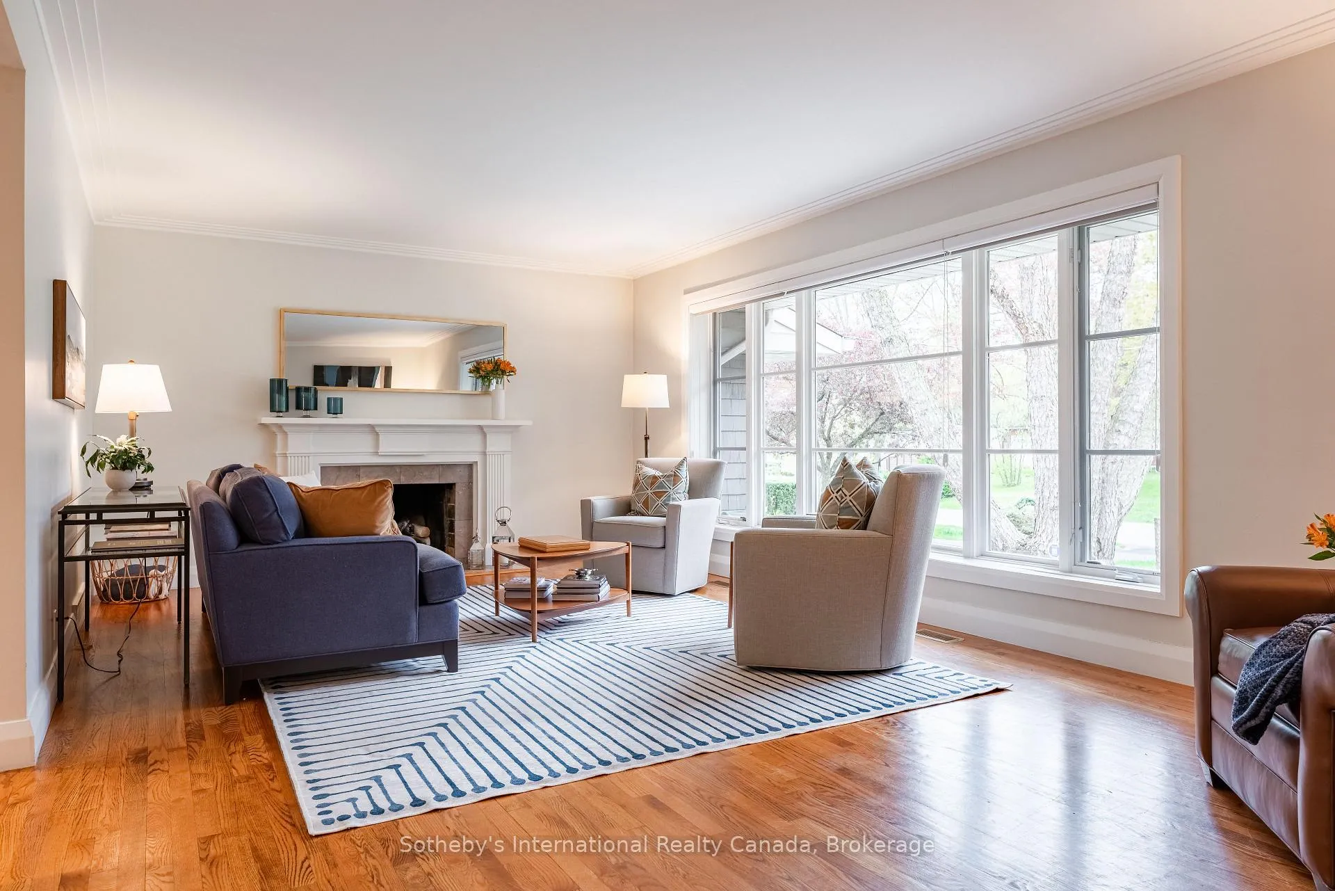 Photo 5 of 237 Burgundy Drive, Oakville, Morrison — HOMEH