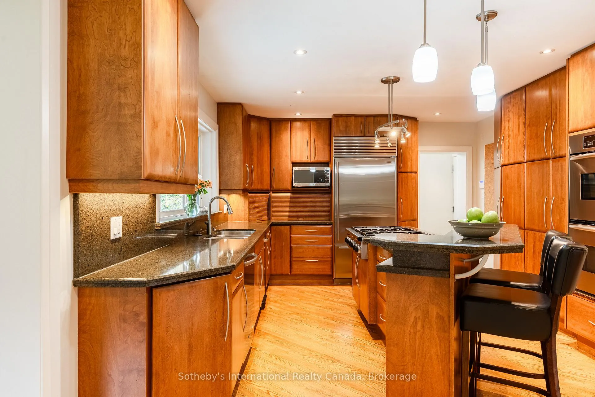 Photo 10 of 237 Burgundy Drive, Oakville, Morrison — HOMEH