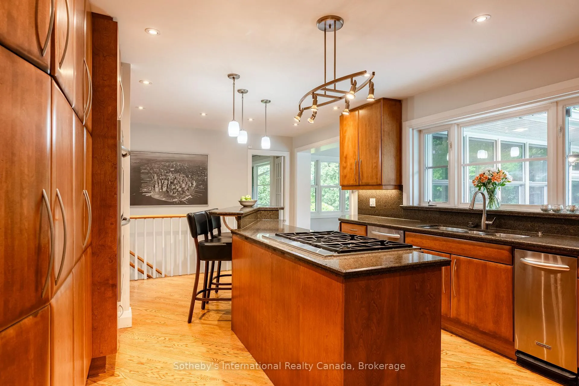 Photo 12 of 237 Burgundy Drive, Oakville, Morrison — HOMEH