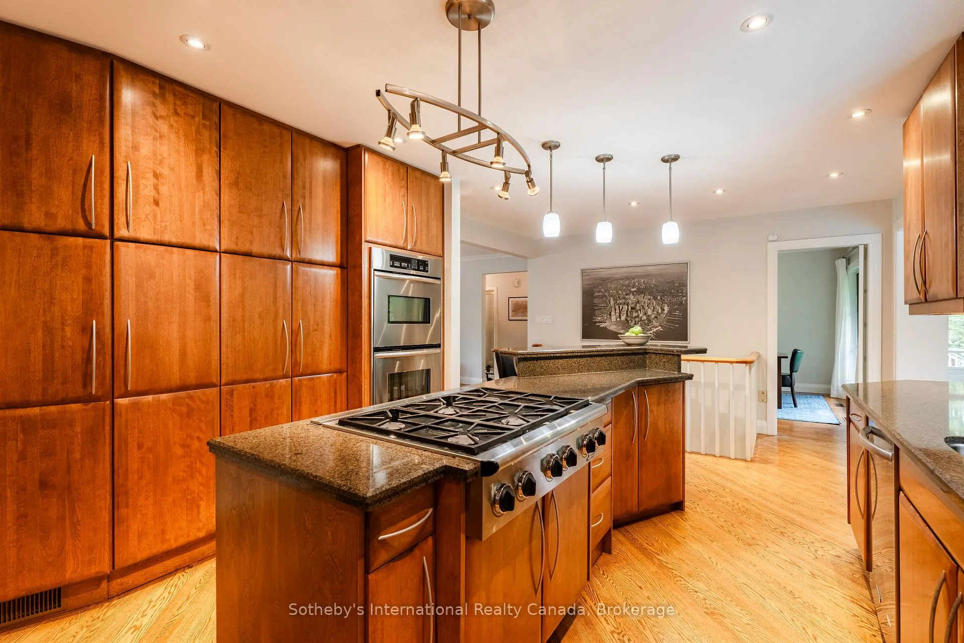 Photo 13 of 237 Burgundy Drive, Oakville, Morrison — HOMEH