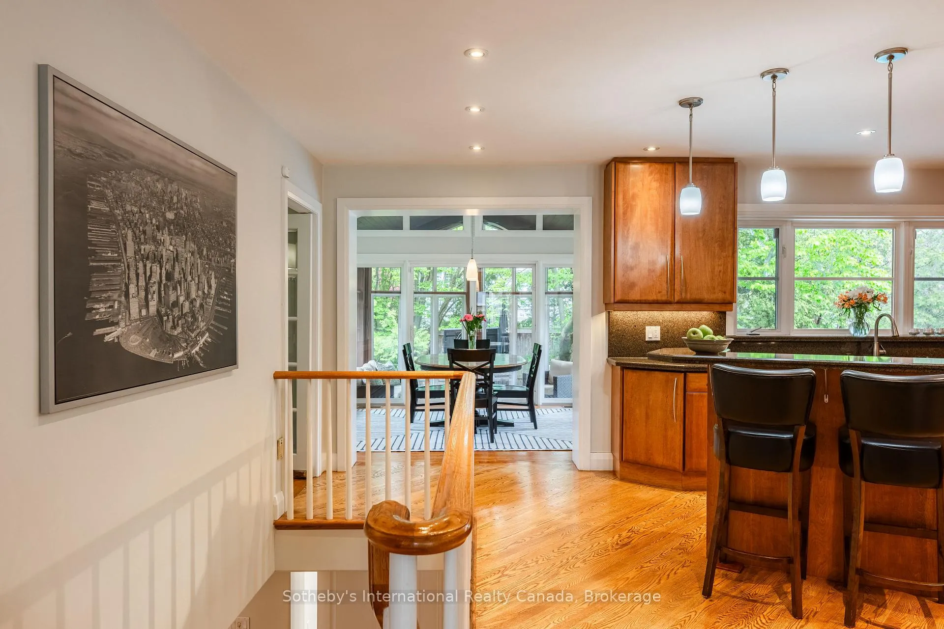 Photo 14 of 237 Burgundy Drive, Oakville, Morrison — HOMEH