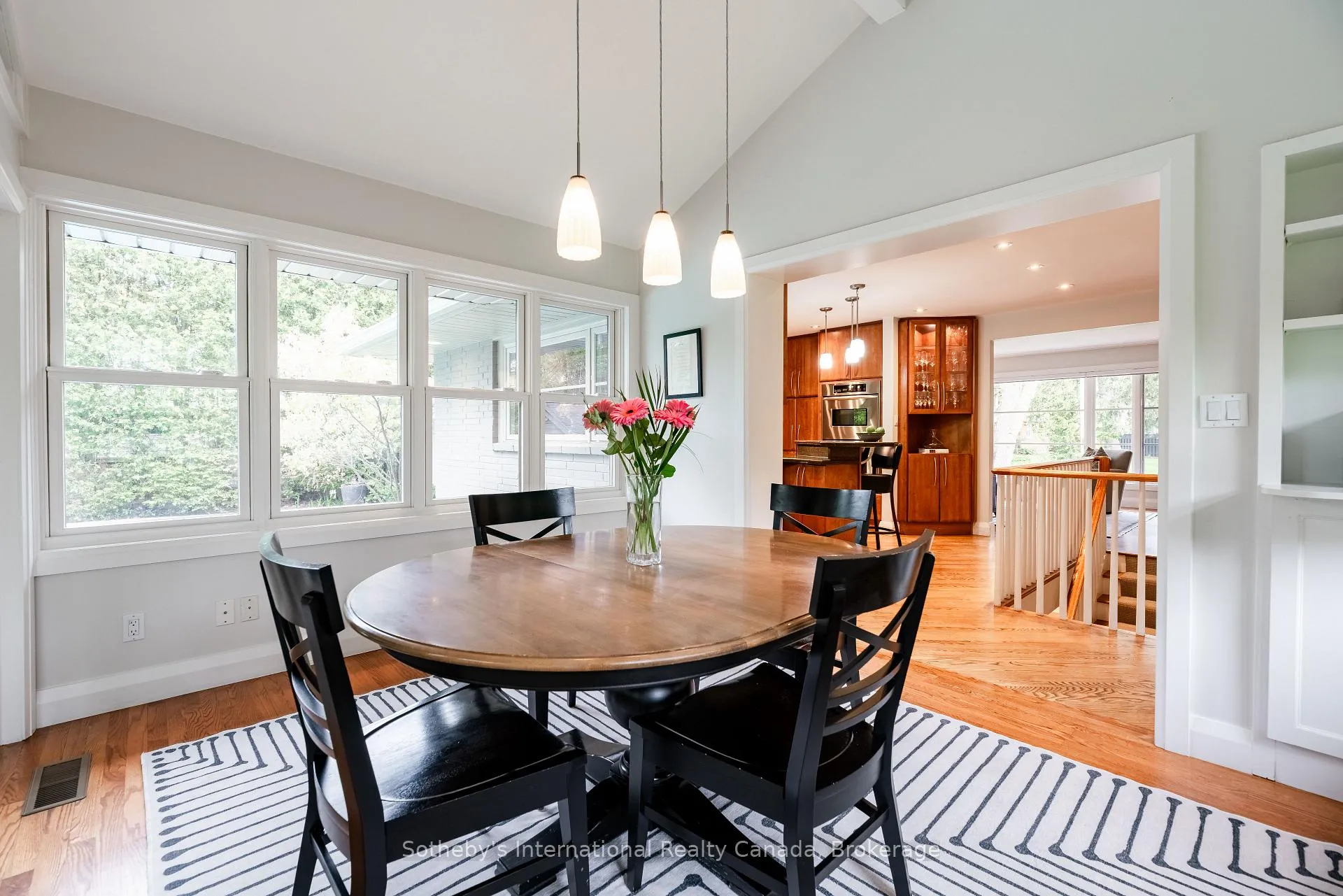 Photo 15 of 237 Burgundy Drive, Oakville, Morrison — HOMEH