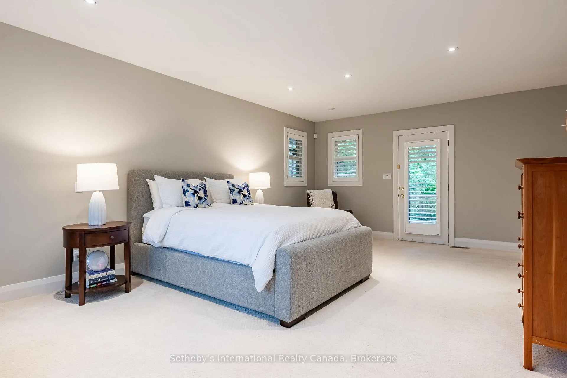Photo 18 of 237 Burgundy Drive, Oakville, Morrison — HOMEH