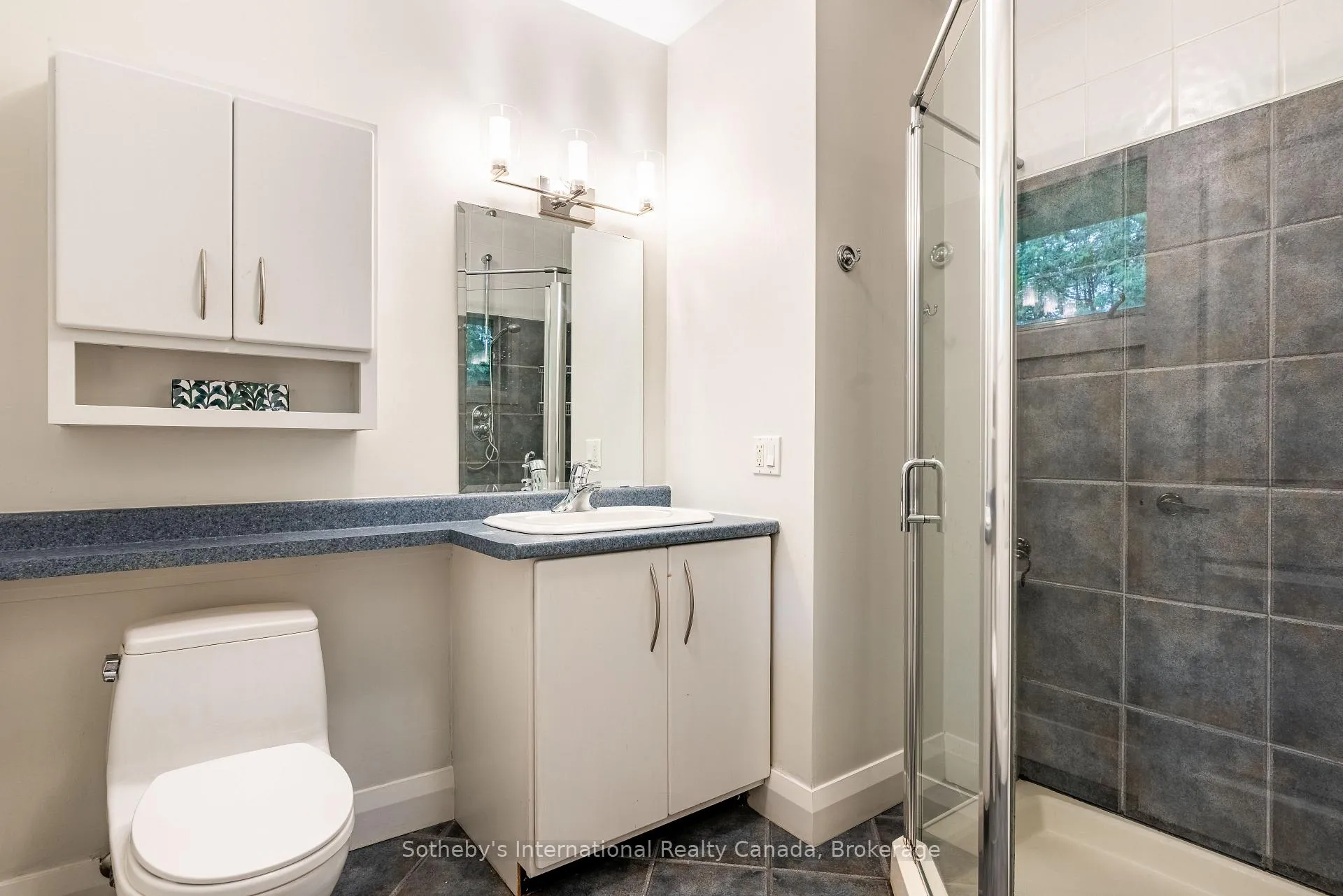 Photo 25 of 237 Burgundy Drive, Oakville, Morrison — HOMEH
