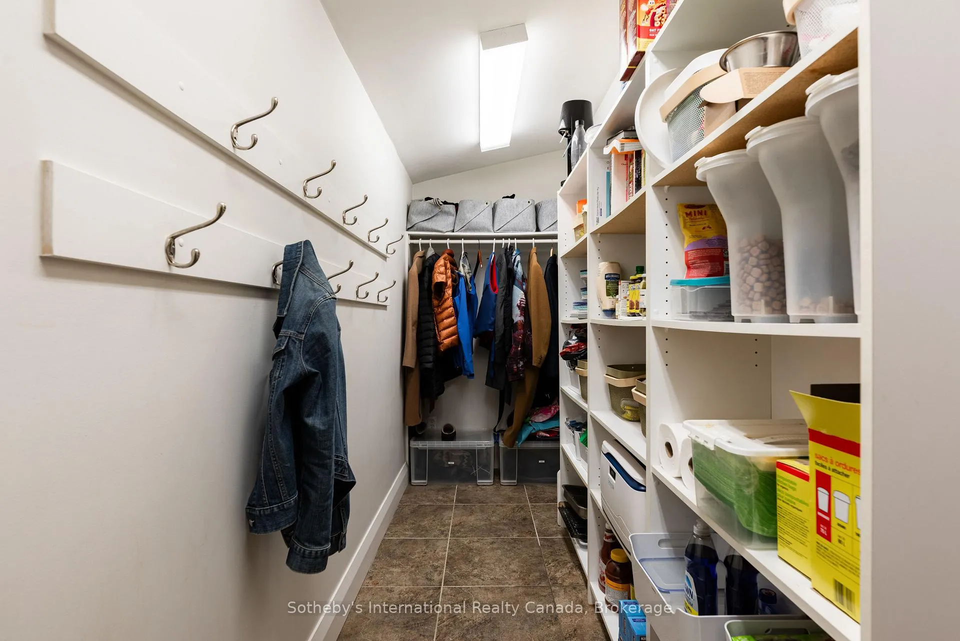 Photo 26 of 237 Burgundy Drive, Oakville, Morrison — HOMEH