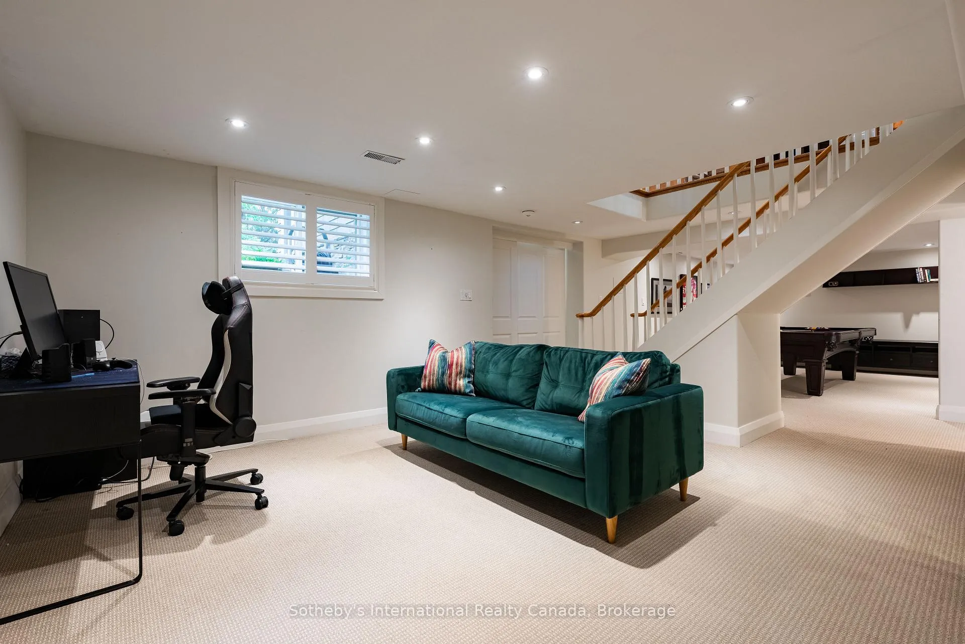 Photo 27 of 237 Burgundy Drive, Oakville, Morrison — HOMEH
