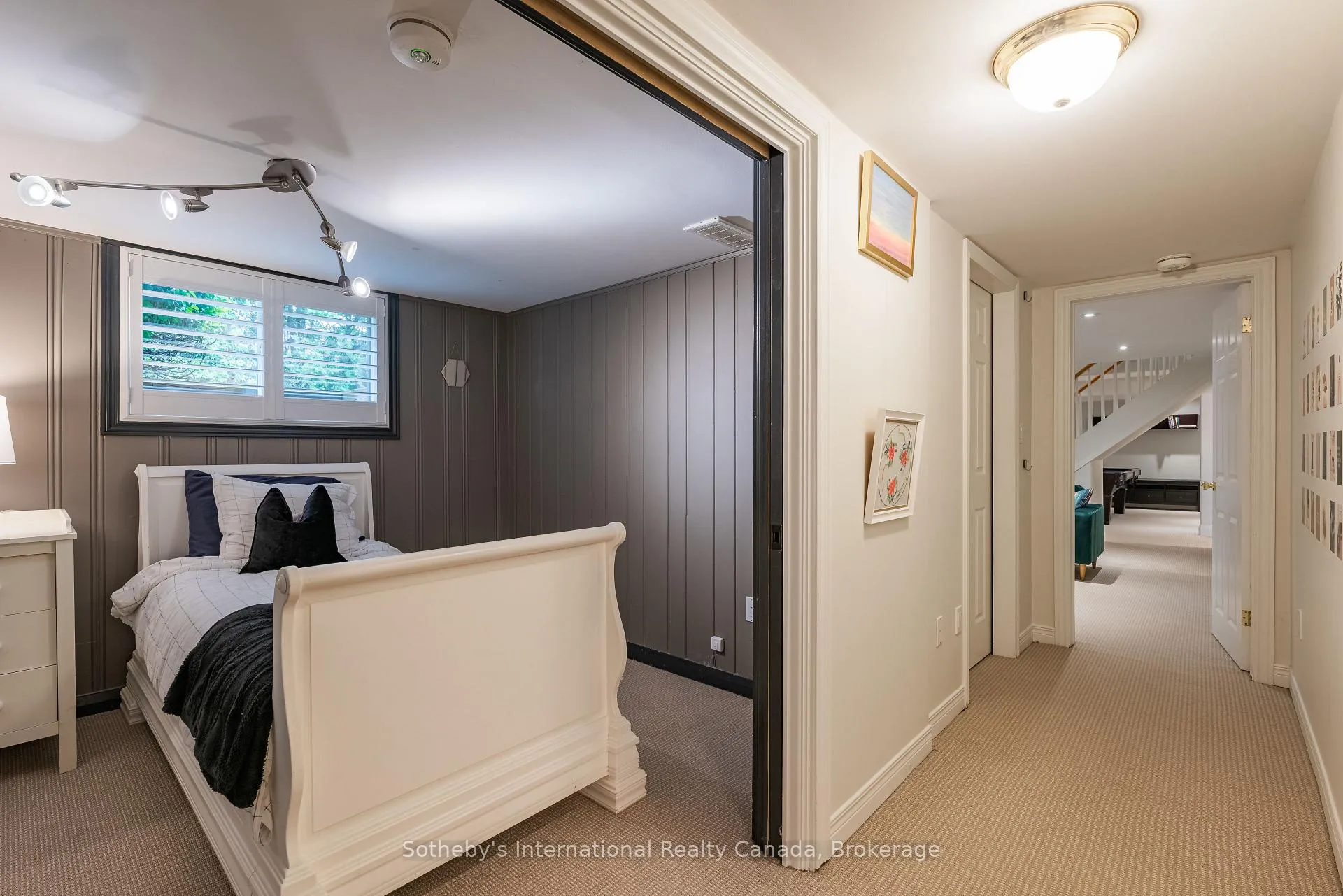 Photo 31 of 237 Burgundy Drive, Oakville, Morrison — HOMEH