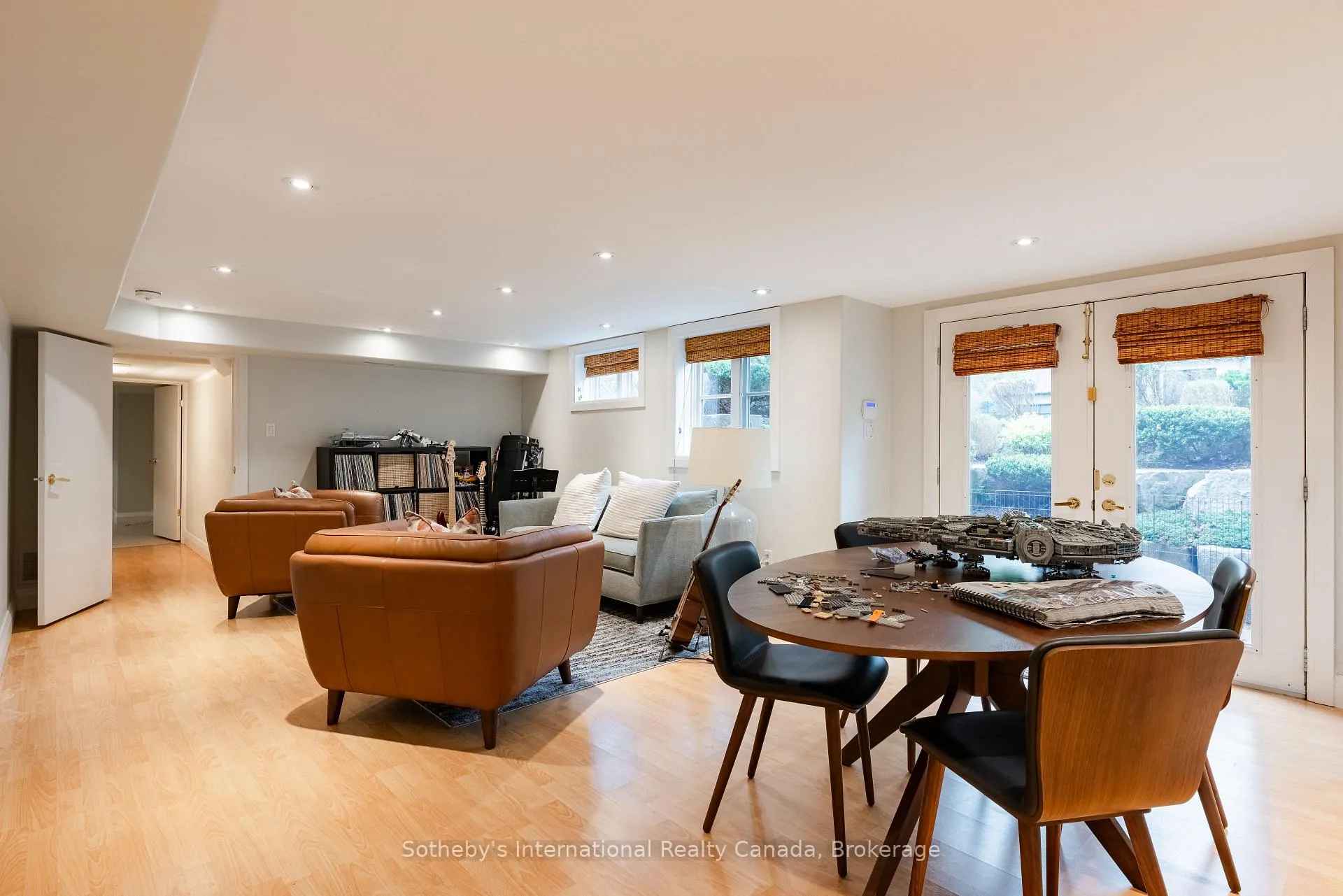 Photo 37 of 237 Burgundy Drive, Oakville, Morrison — HOMEH