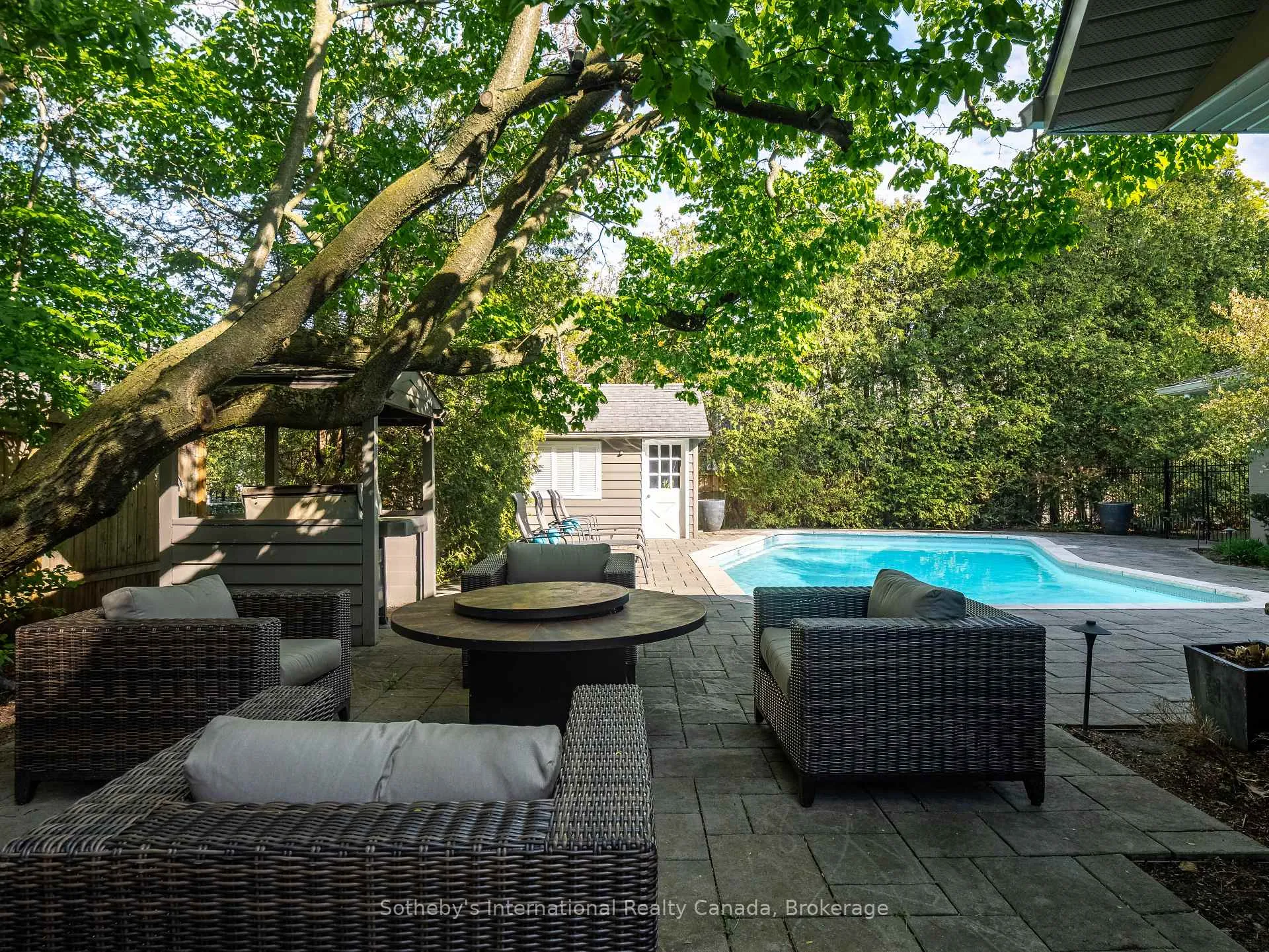 Photo 43 of 237 Burgundy Drive, Oakville, Morrison — HOMEH