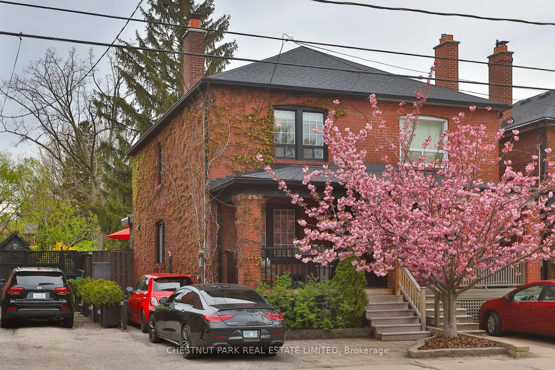 Front of 452 Davisville Avenue