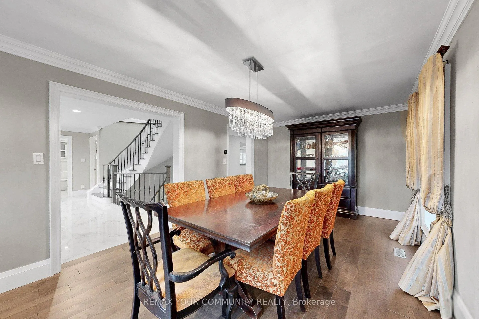 Photo 4 of 186 Wigwoss Drive, Vaughan, East Woodbridge — HOMEH