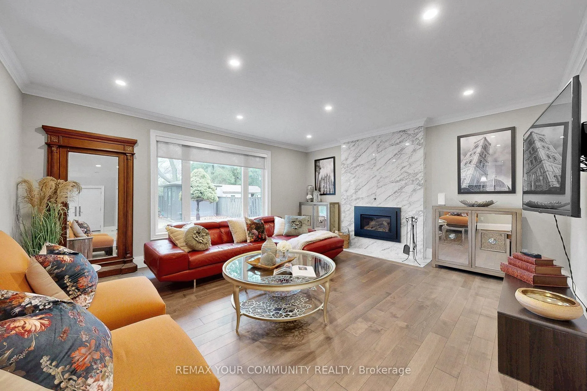 Photo 5 of 186 Wigwoss Drive, Vaughan, East Woodbridge — HOMEH