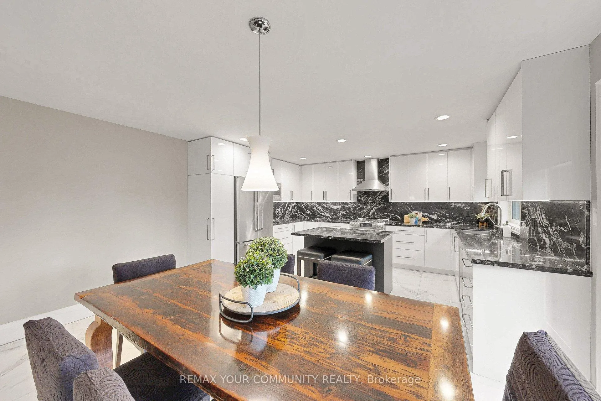 Photo 9 of 186 Wigwoss Drive, Vaughan, East Woodbridge — HOMEH