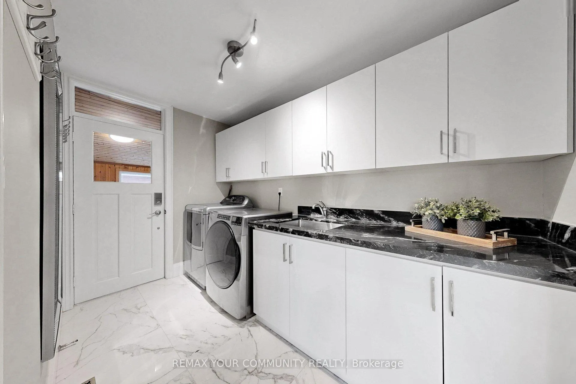 Photo 13 of 186 Wigwoss Drive, Vaughan, East Woodbridge — HOMEH