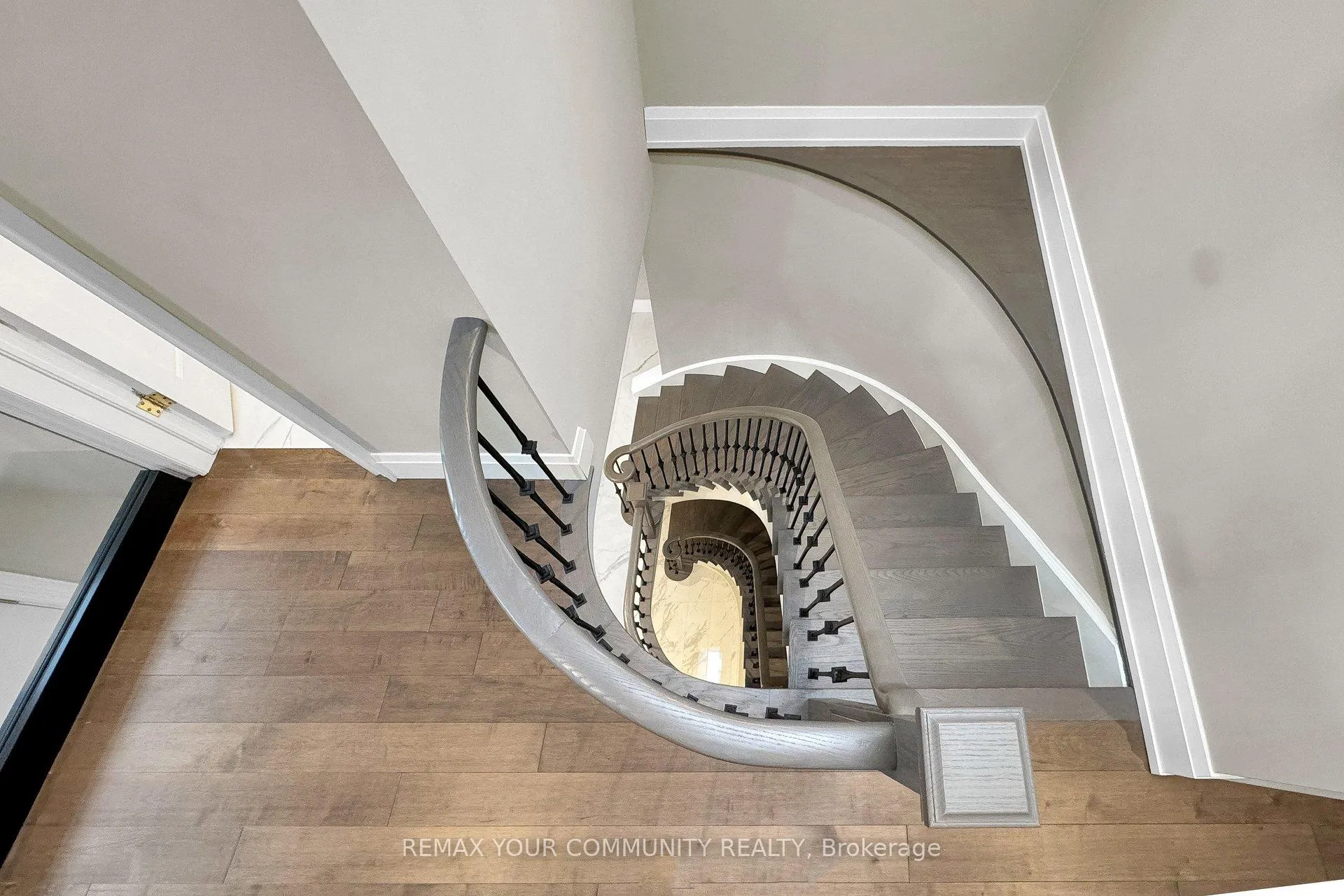 Photo 15 of 186 Wigwoss Drive, Vaughan, East Woodbridge — HOMEH
