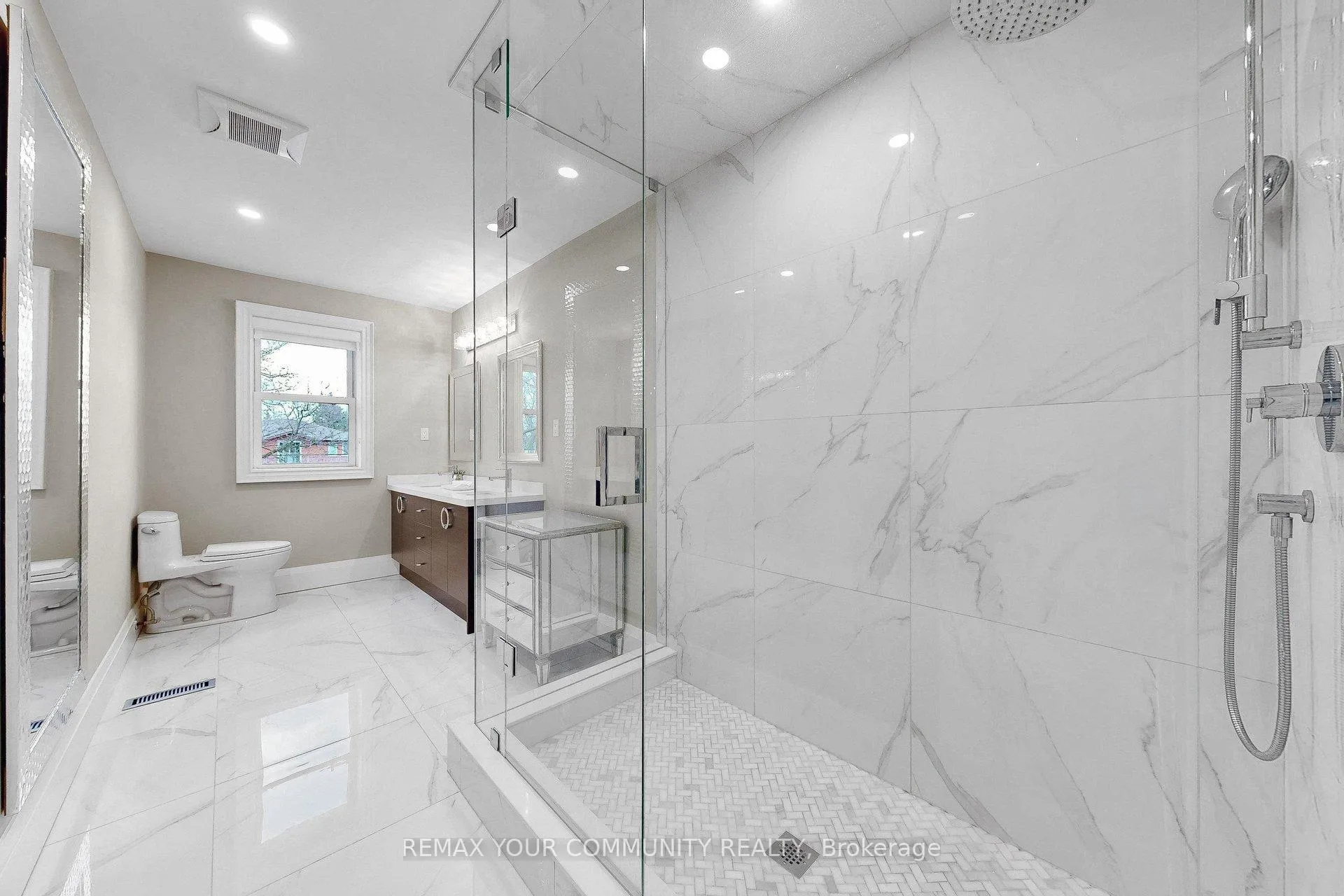 Photo 18 of 186 Wigwoss Drive, Vaughan, East Woodbridge — HOMEH