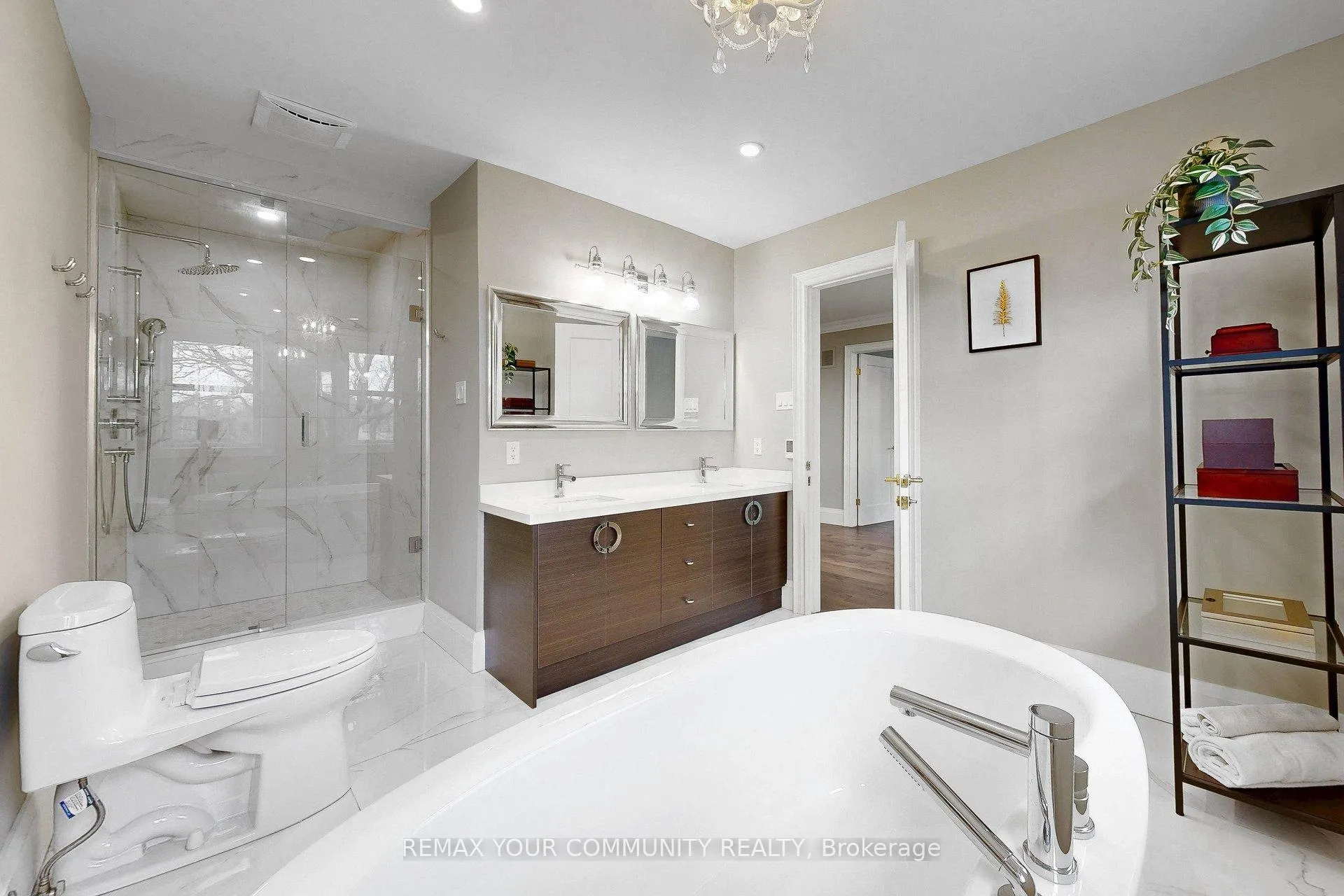 Photo 23 of 186 Wigwoss Drive, Vaughan, East Woodbridge — HOMEH