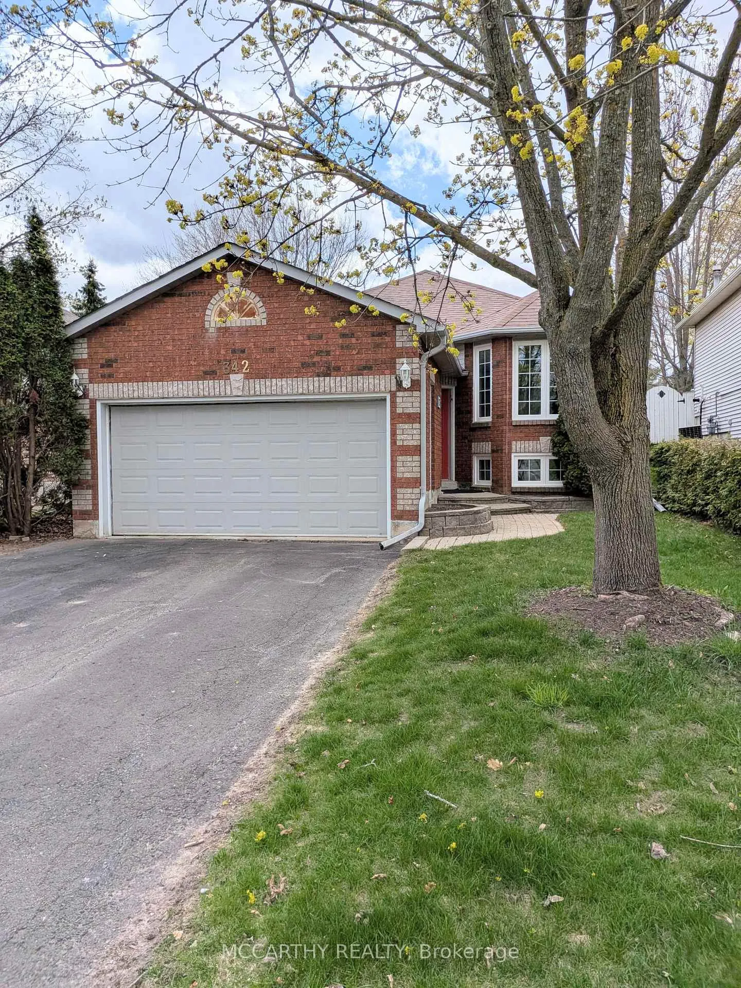 Photo 2 of 342 Lewis Drive, Orangeville — HOMEH
