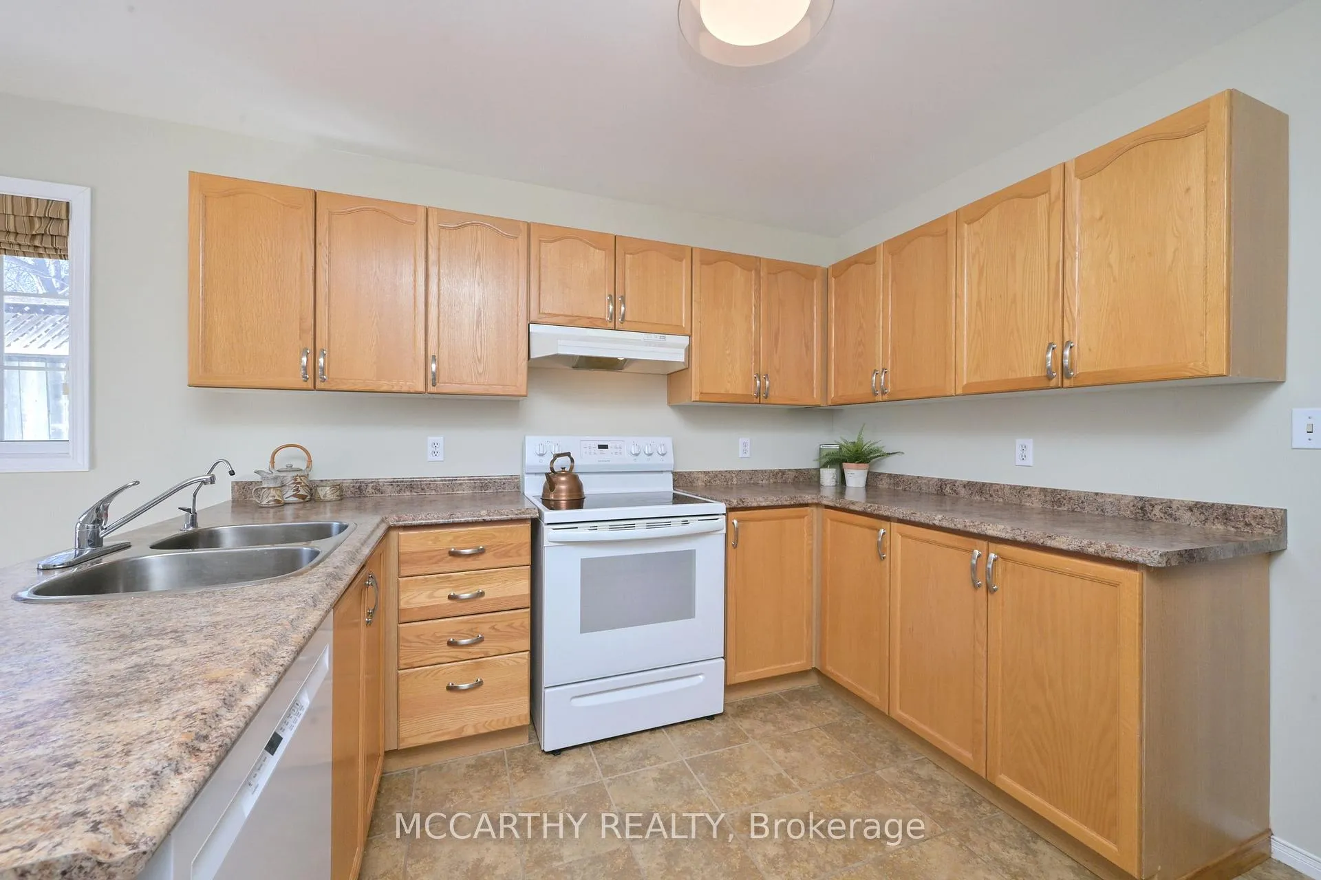 Photo 12 of 342 Lewis Drive, Orangeville — HOMEH