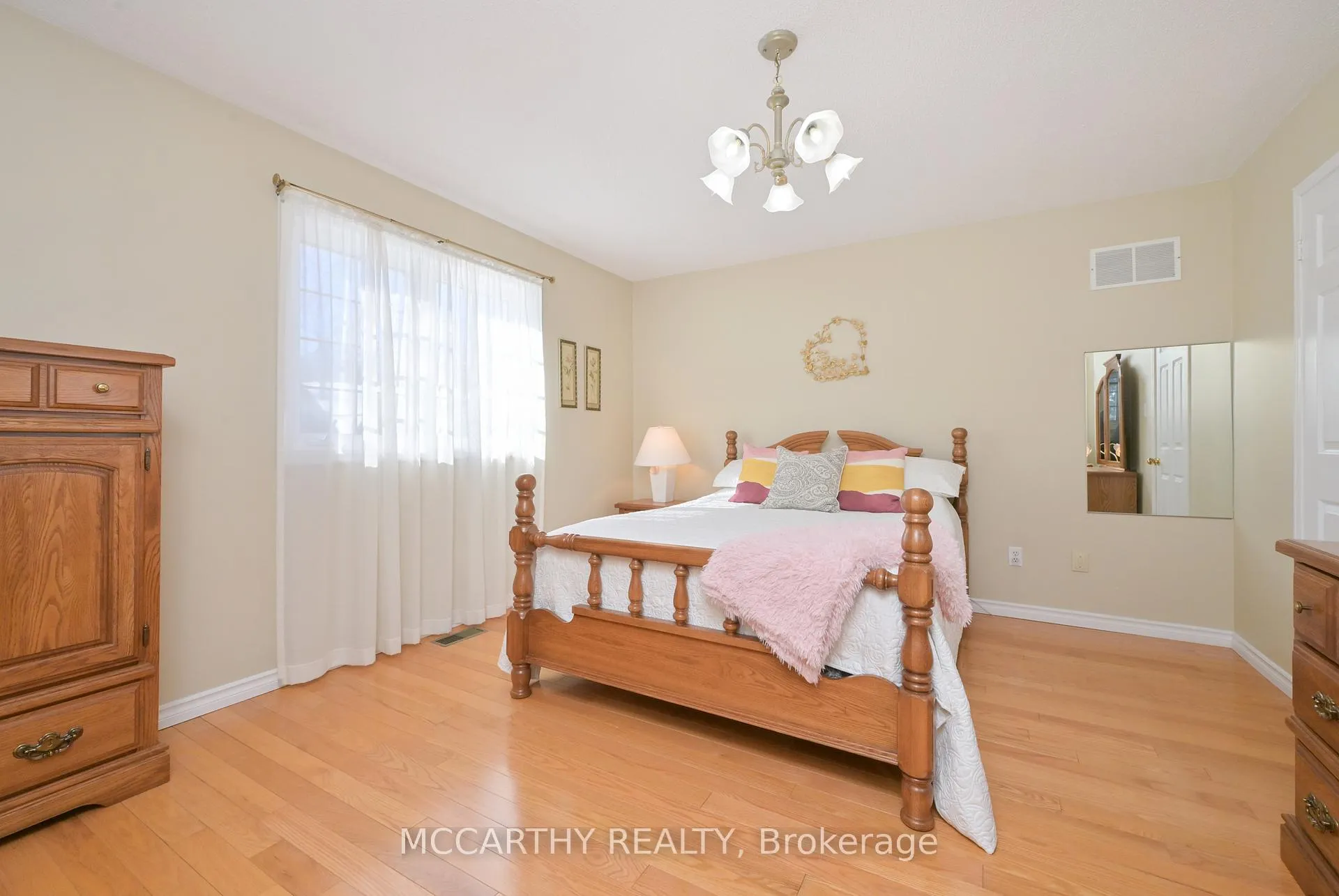 Photo 16 of 342 Lewis Drive, Orangeville — HOMEH