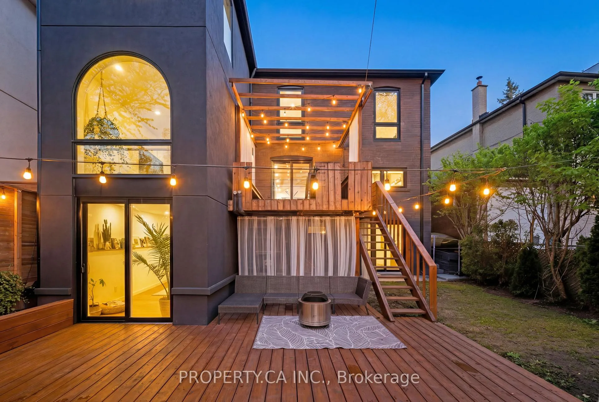 Photo 3 of 9 Maughan Crescent, Toronto, The Beaches — HOMEH