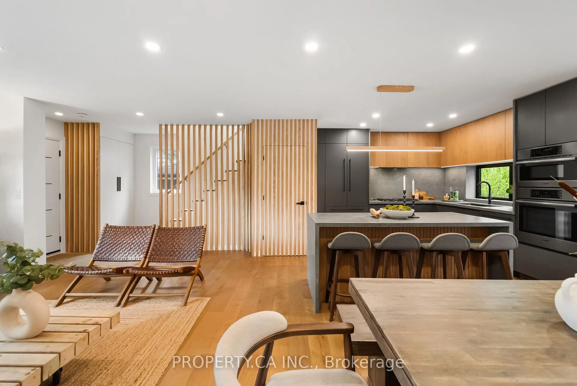 Photo 10 of 9 Maughan Crescent, Toronto, The Beaches — HOMEH
