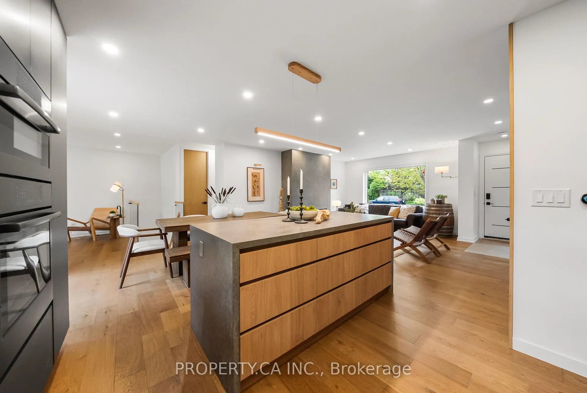 Photo 13 of 9 Maughan Crescent, Toronto, The Beaches — HOMEH